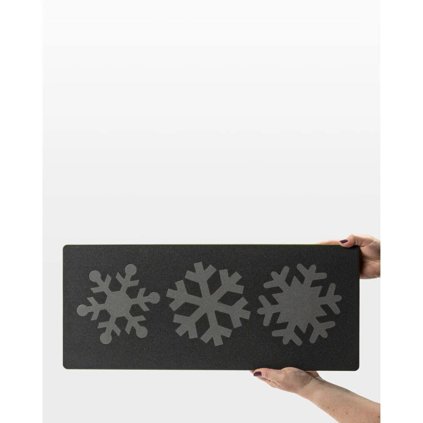 Alt View 1. AccuQuilt - GO! Snowflakes-7 Die - Multicolor.