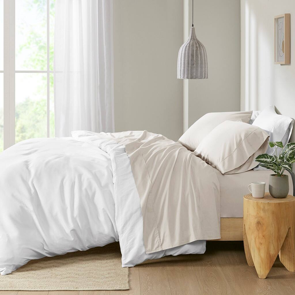 Alt View 1. Gracie Mills - Gracie Mills Clementine 200 Thread Count Year-Round Cotton Percale Sheet Set - Ivory.
