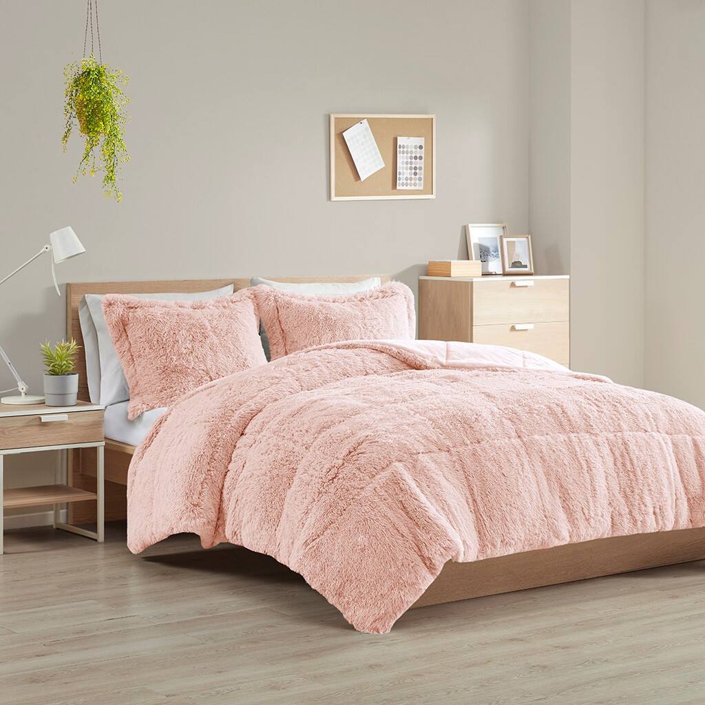 Alt View 3. Gracie Mills - Gracie Mills Susie Contemporary Shaggy Long Fur Comforter Set - Blush.