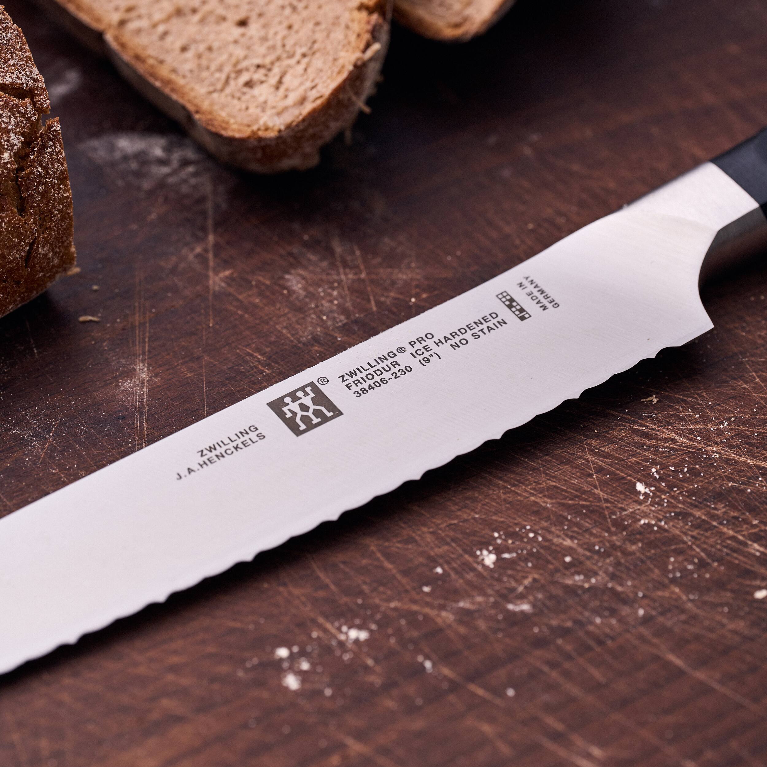 ZWILLING PRO HARDENED NO STAIN ICE (9")  
ZWILLING FRIODUR3840 M  
J.A. HENCKELS  
ZWILLING  
J.A. HENCKELS