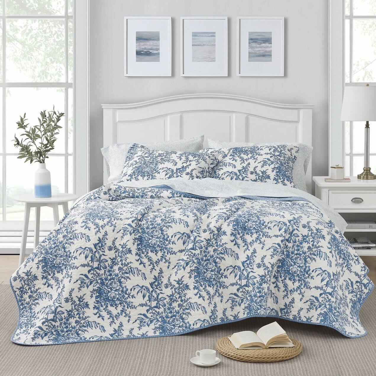 Angle. Hivvago - Full/Queen 3 Piece Bed In A Bag Reversible Blue White Floral Cotton Quilt Set - Blue, White.