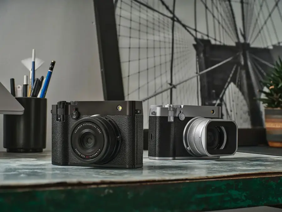 Aspherical non-reflective lens of 35mm focal length.