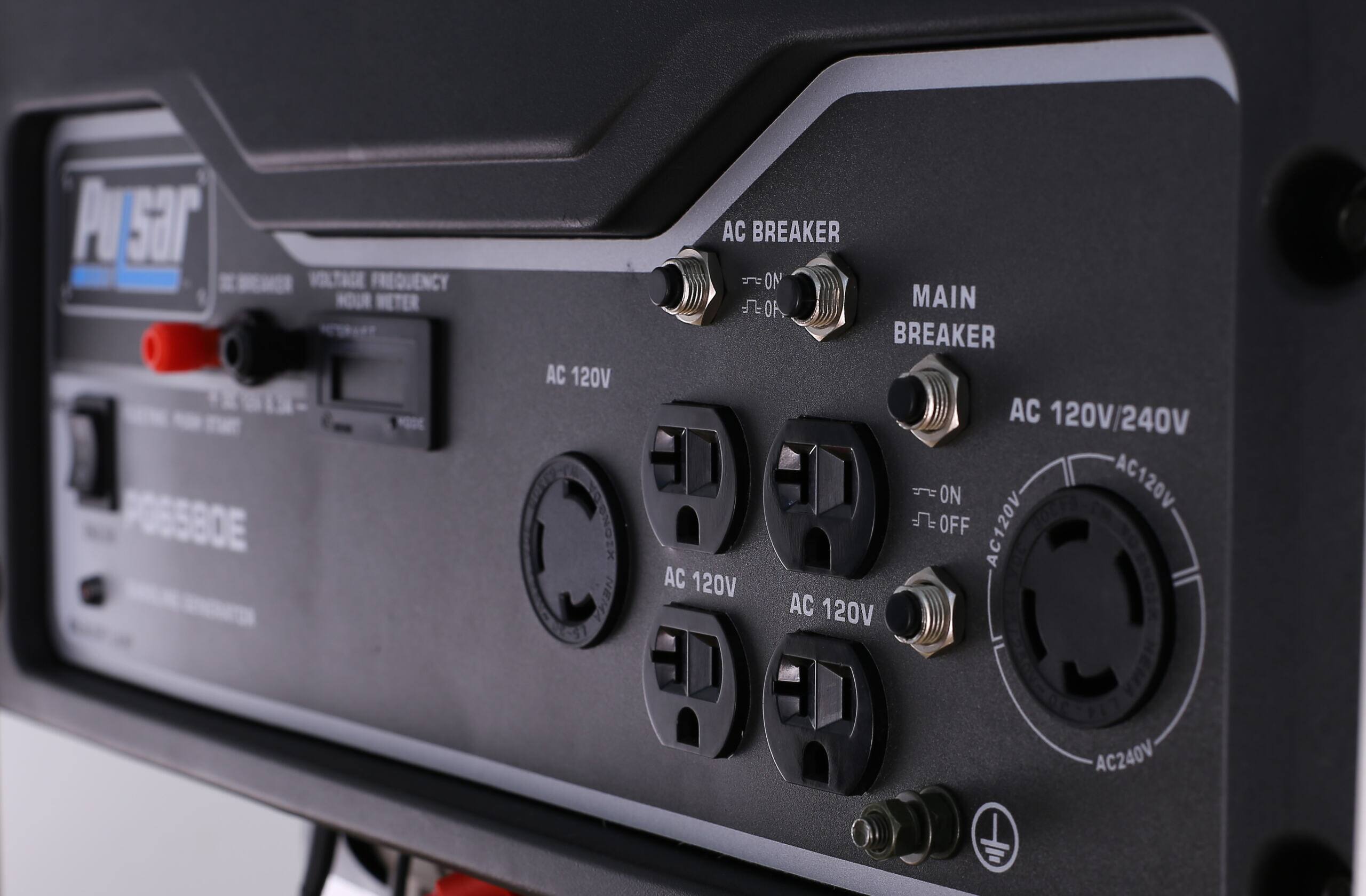 Pusar  
POESBOE  
VOLTAGE FREQUENCY  
HOUR METER  

AC BREAKER  
AC 120V  

MAIN BREAKER  
AC 120V/240V  

AC 120V  
AC 120V  
AC 120V  
AC 240V  

ON  
OFF