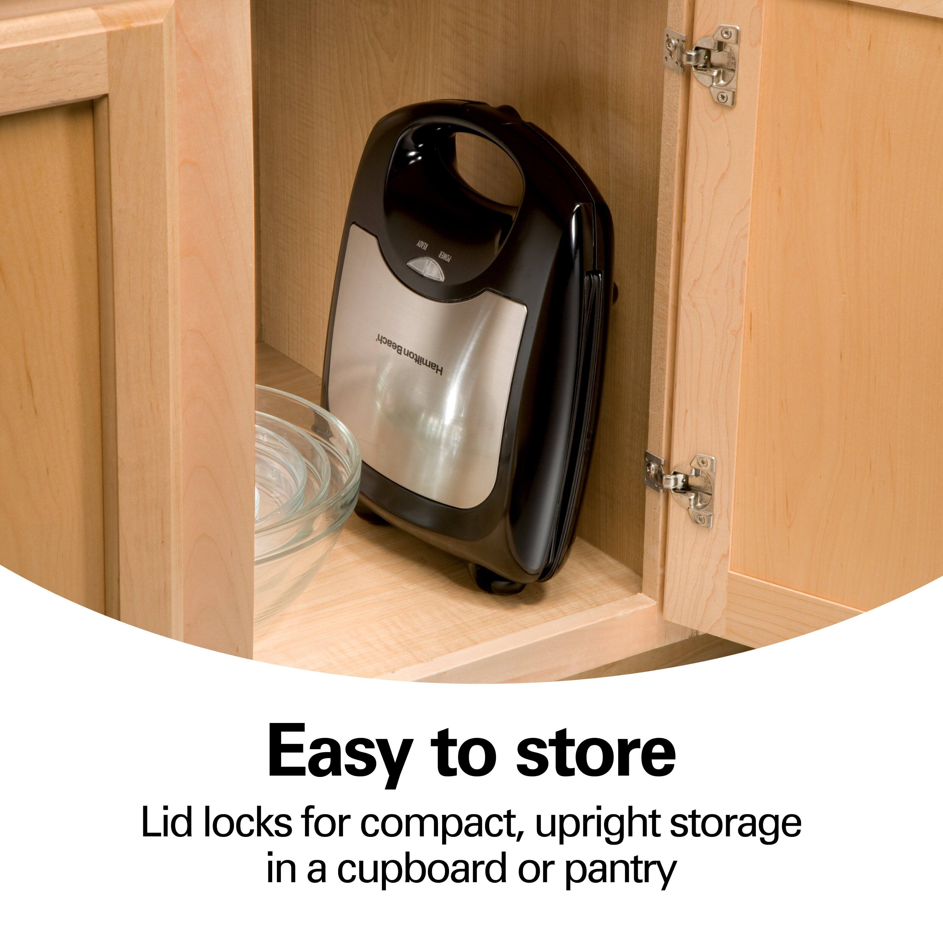 Easy to store  
Lid locks for compact, upright storage in a cupboard or pantry