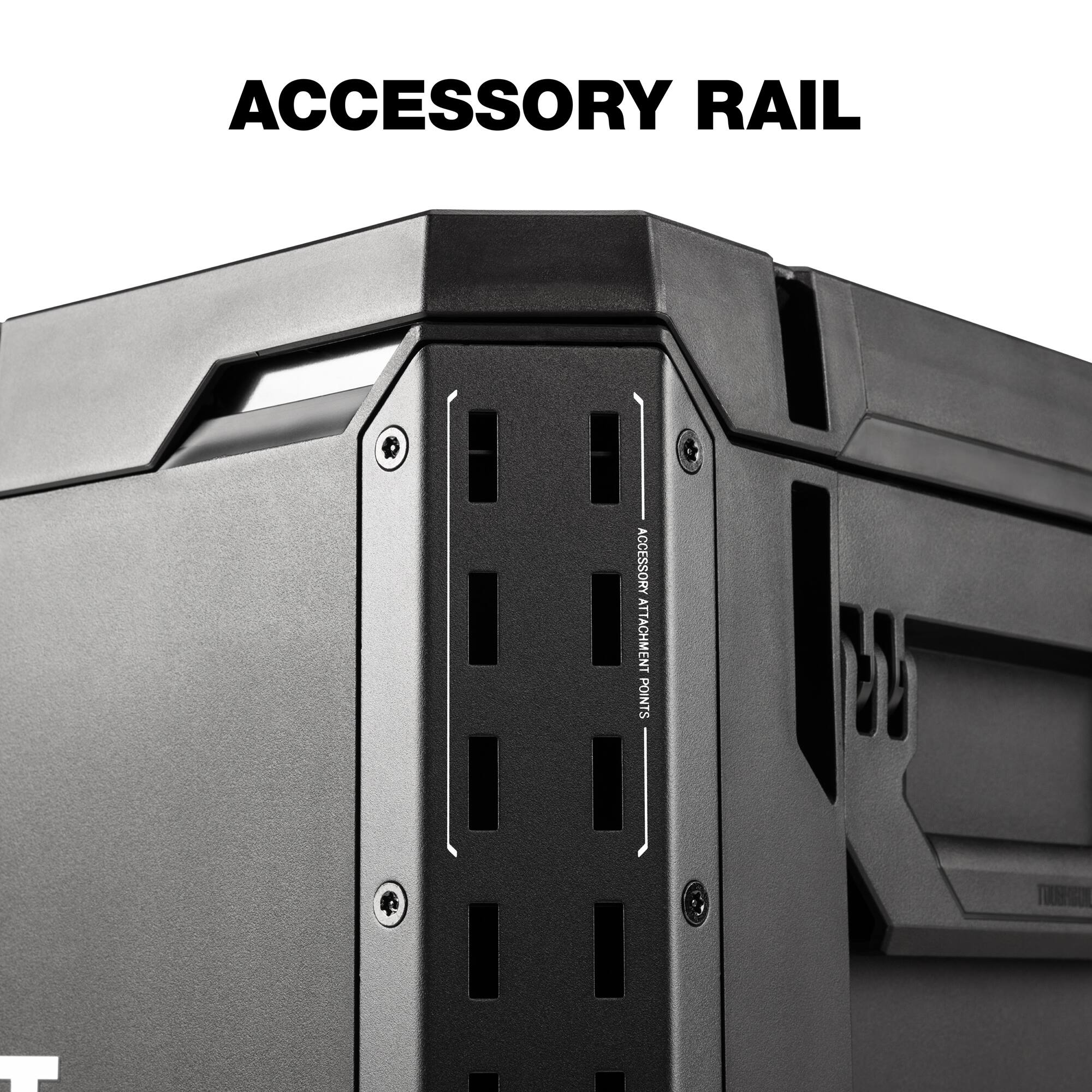 ACCESSORY RAIL  
ACCESSORY ATTACHMENT POINTS