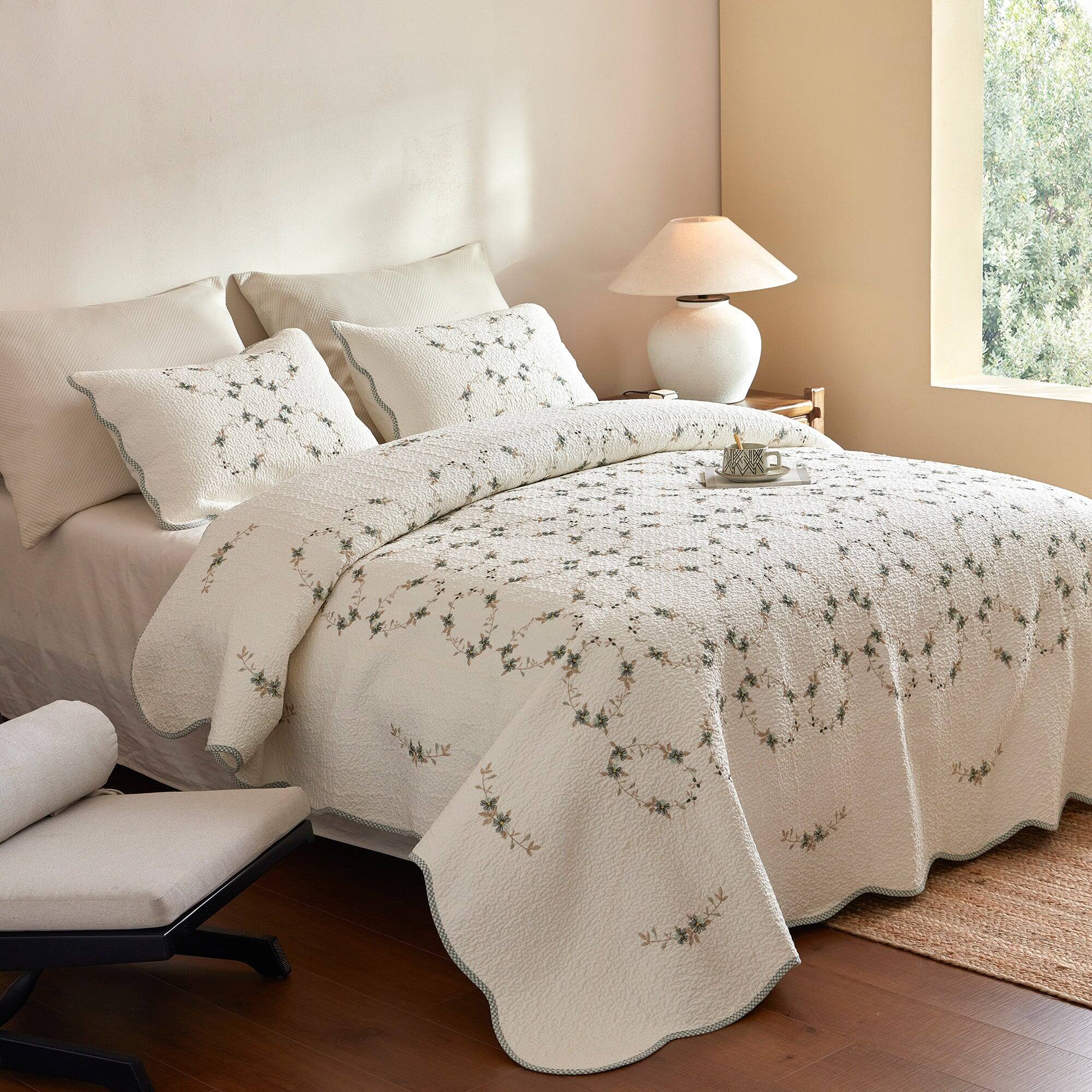 Left. MarCielo - Marcielo 3 Pieces Soft Cream Cotton Quilt Bedspread Set European Cottage Style - White.