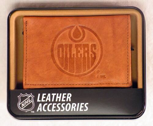 Sure, here is the corrected and grouped text from the image:

---

**OILERS**

**NHL LEATHER ACCESSORIES™**

**LEATHER ACCESSORIES**

---

This text includes the team name "OILERS," the NHL logo, and the product description "LEATHER ACCESSORIES."