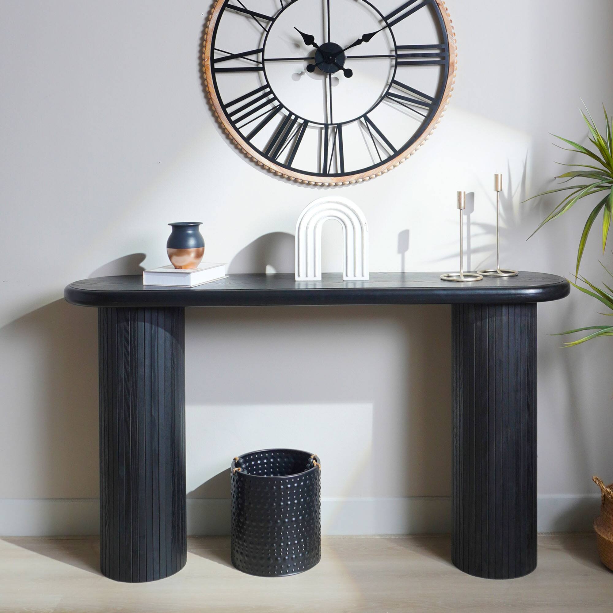 Angle. GOODSILO - Modern Fluted Console Table with Sleek Half-Moon Design and Ribbed Detailing for Living Room Entryway - Black.