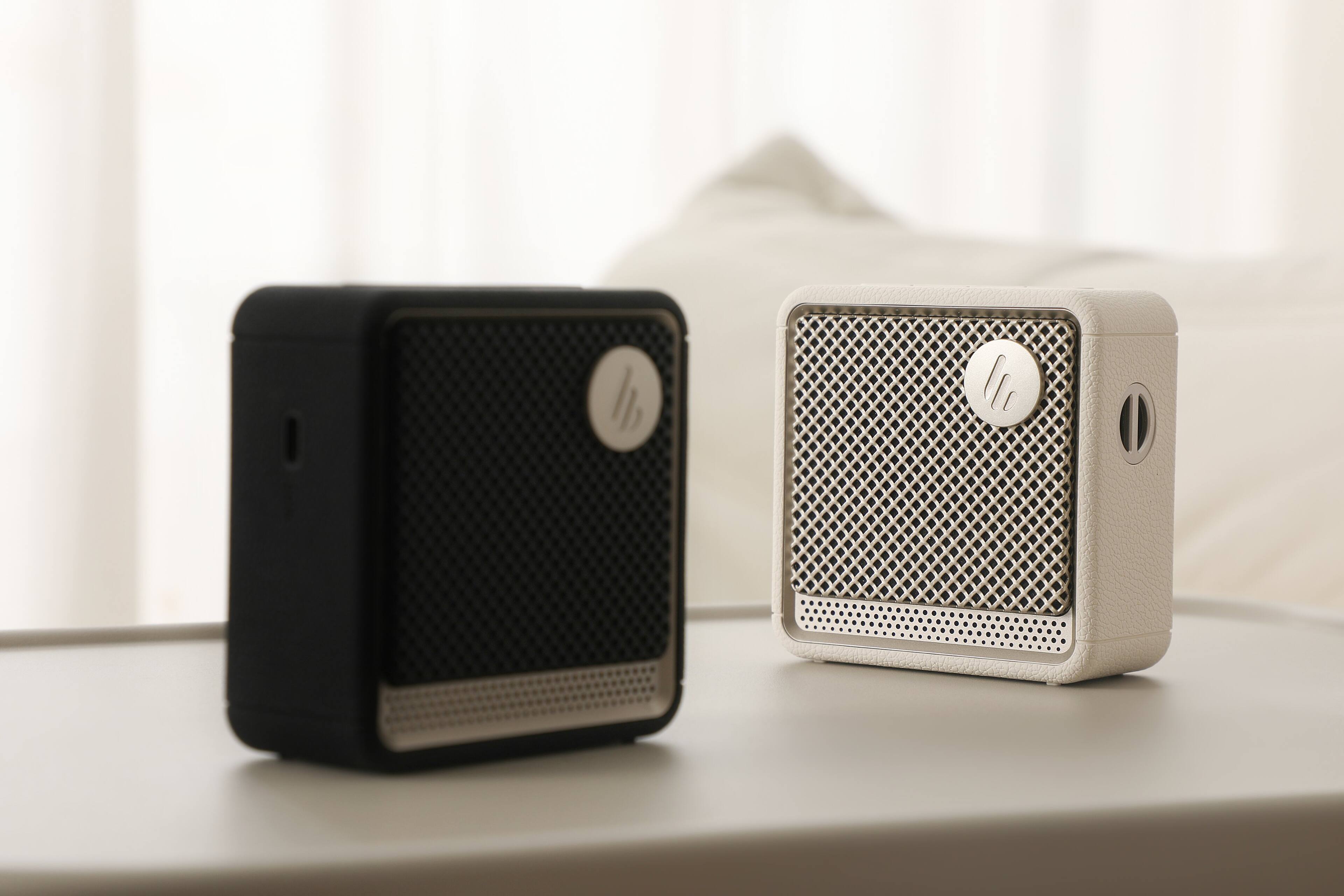 Alt View 6. Edifier - ES20 Portable Speaker - Ivory.