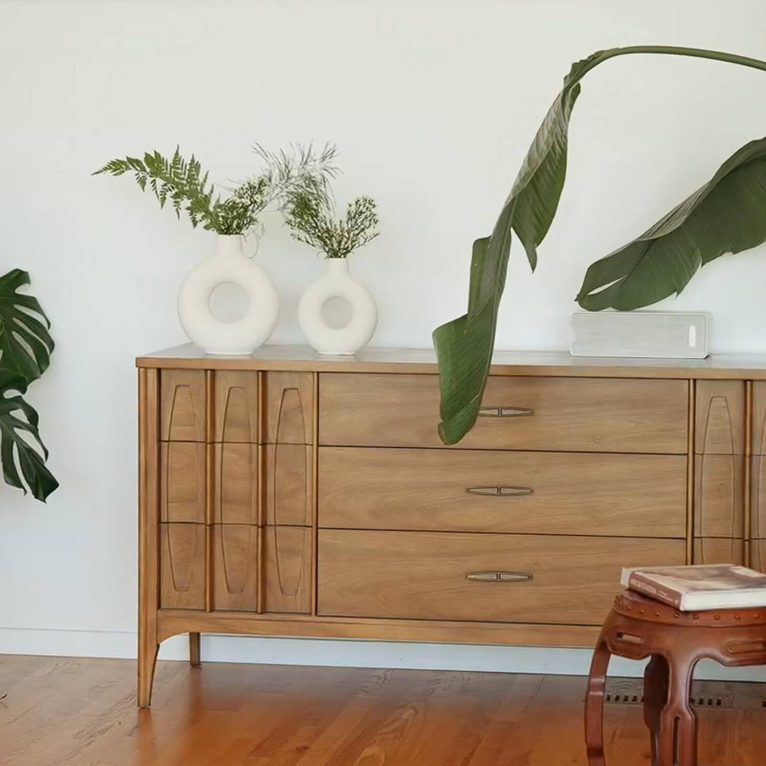 Alt View 5. Maven Lane - Villa Moda Oona Decorative Modern Ring Vase, Large, White.