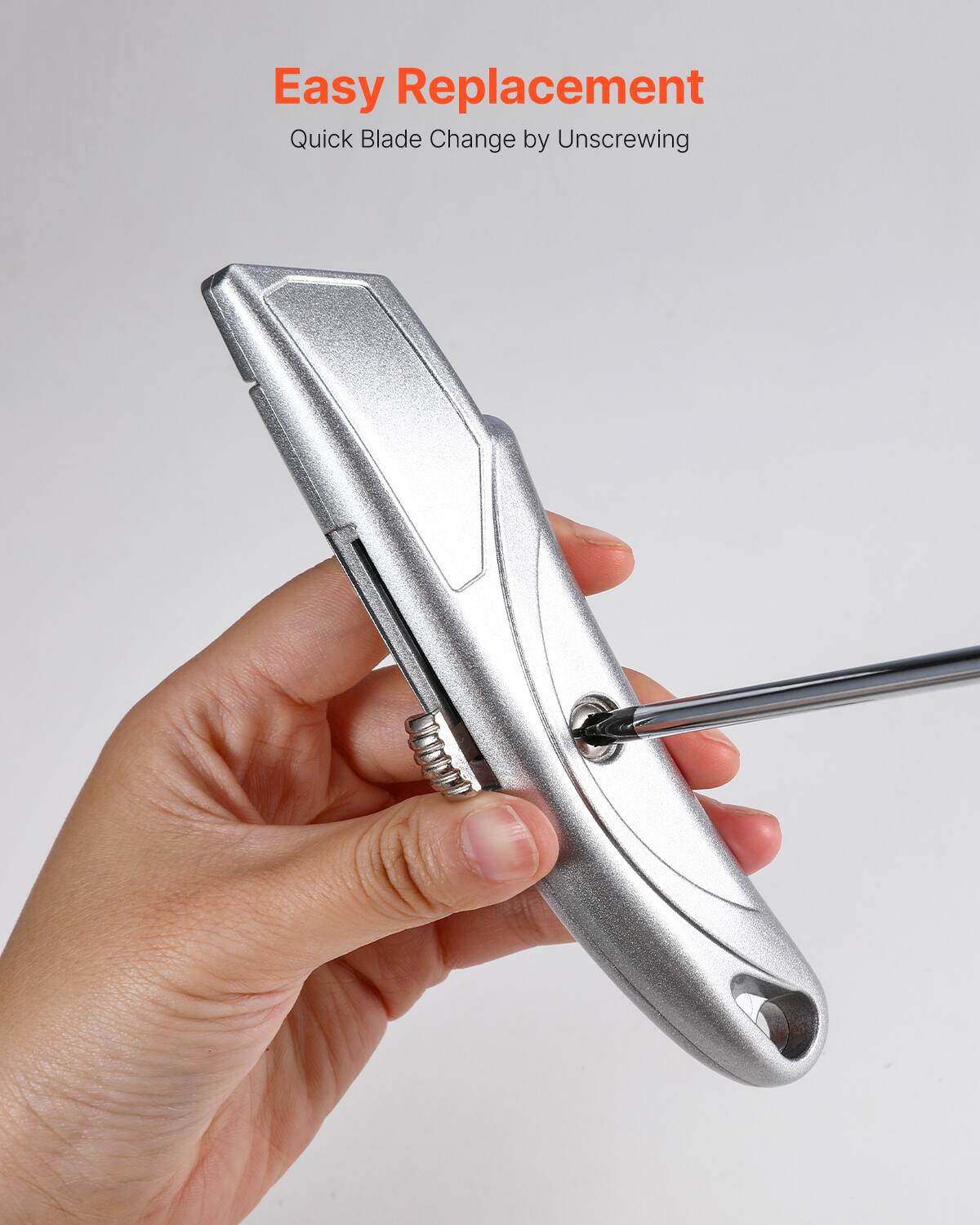 Easy Replacement  
Quick Blade Change by Unscrewing