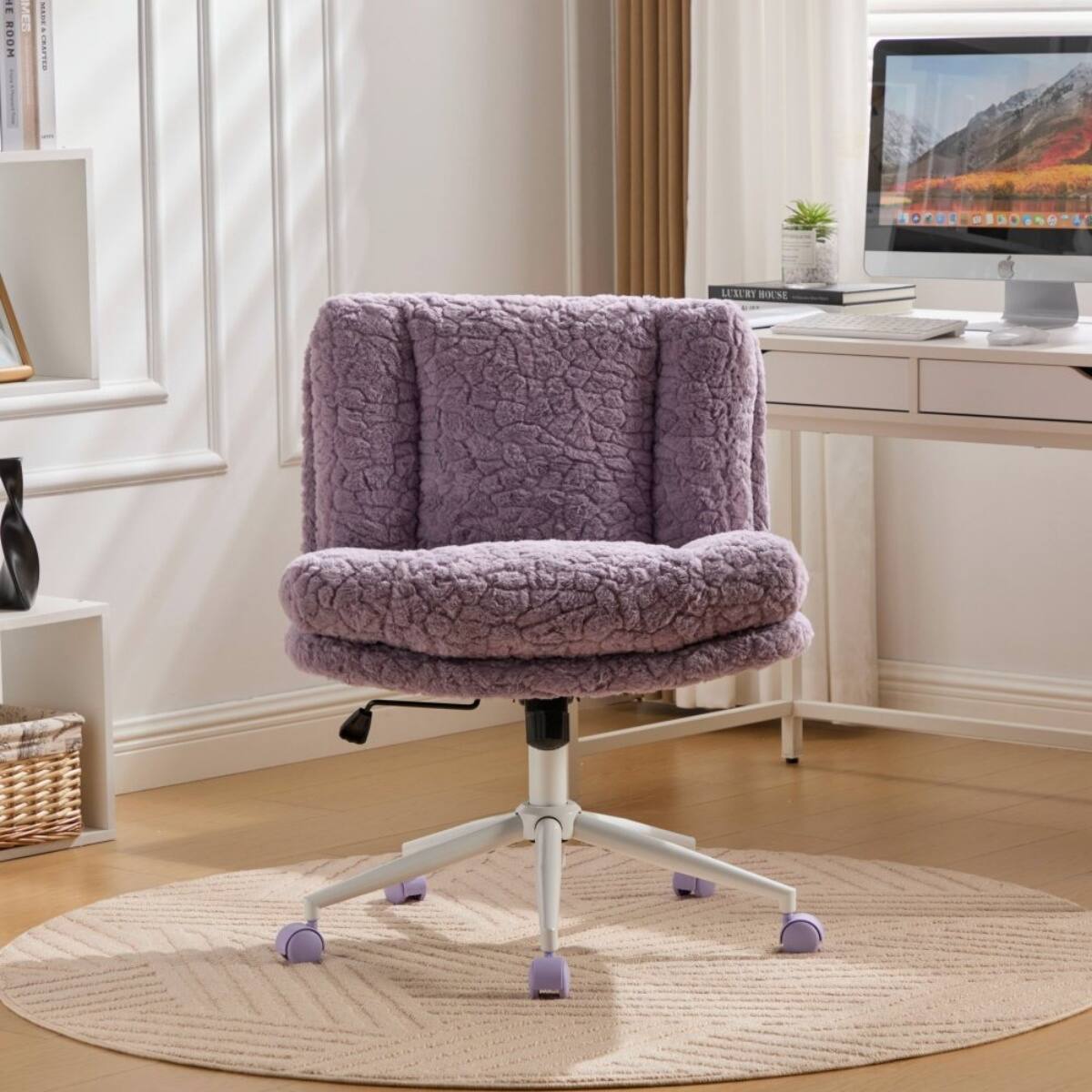 The text in the image reads:

"NE ROOM MES I CTED HO2UE 1060" LESURY ME"

Corrected and grouped text:

"NE ROOM MES I CTED HOUSE 1060 LESURY ME"