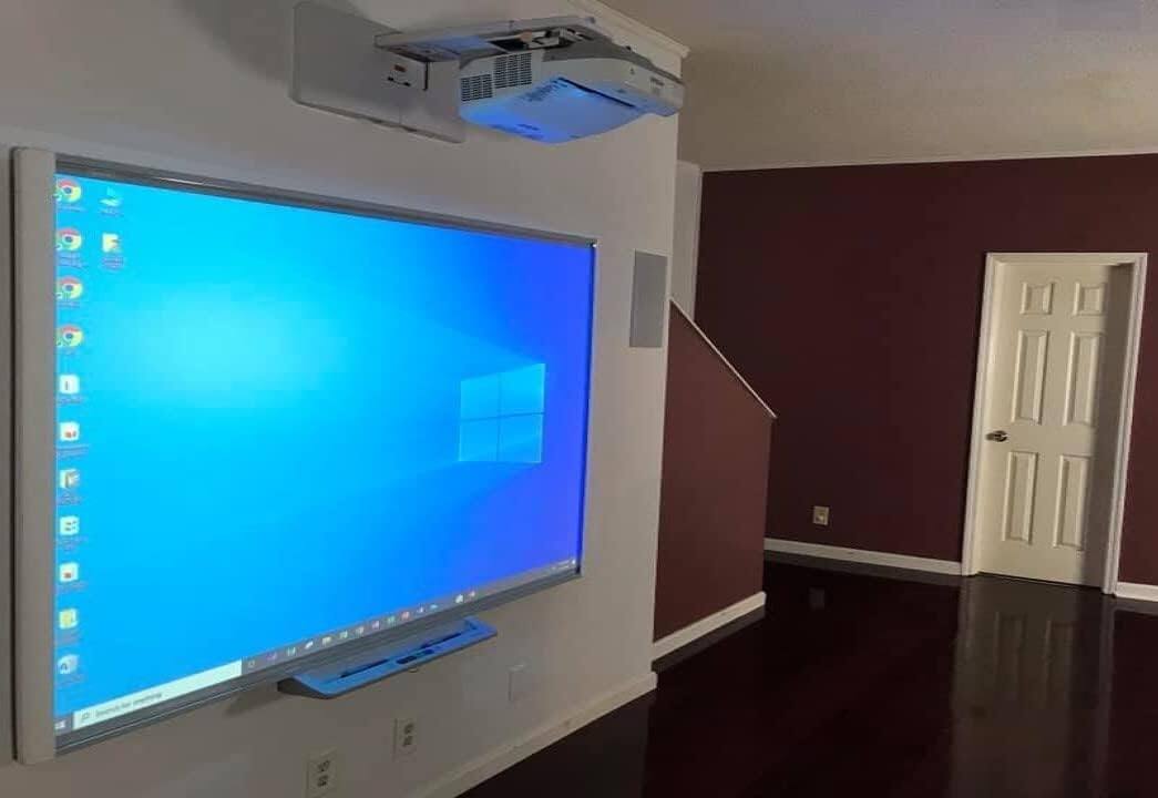 Angle. Smart Tech - Smart Board SBM680 With UST Projector Combo.