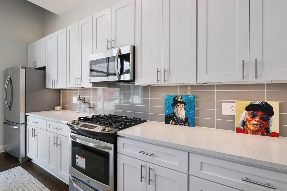 Left. Boyel Living - 24 Inch White Shaker Base Cabinet with Full Overlay and Soft Close Hinges - White Shaker.