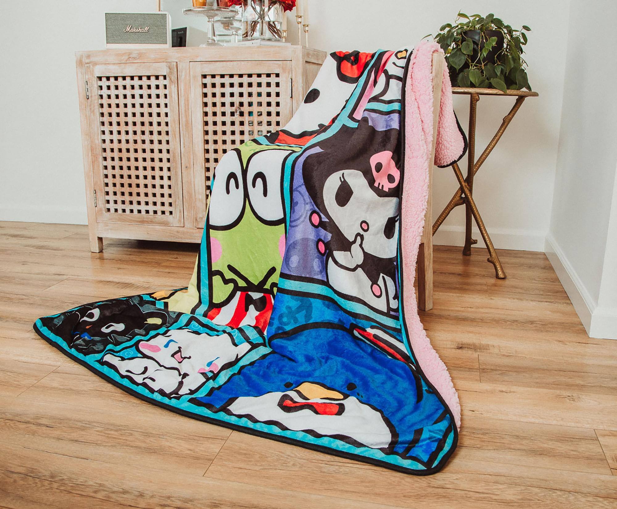 Alt View 5. Surreal Entertainment - Sanrio Hello Kitty And Friends Oversized Sherpa Fleece Throw Blanket | 54 x 72 Inches - Pink.