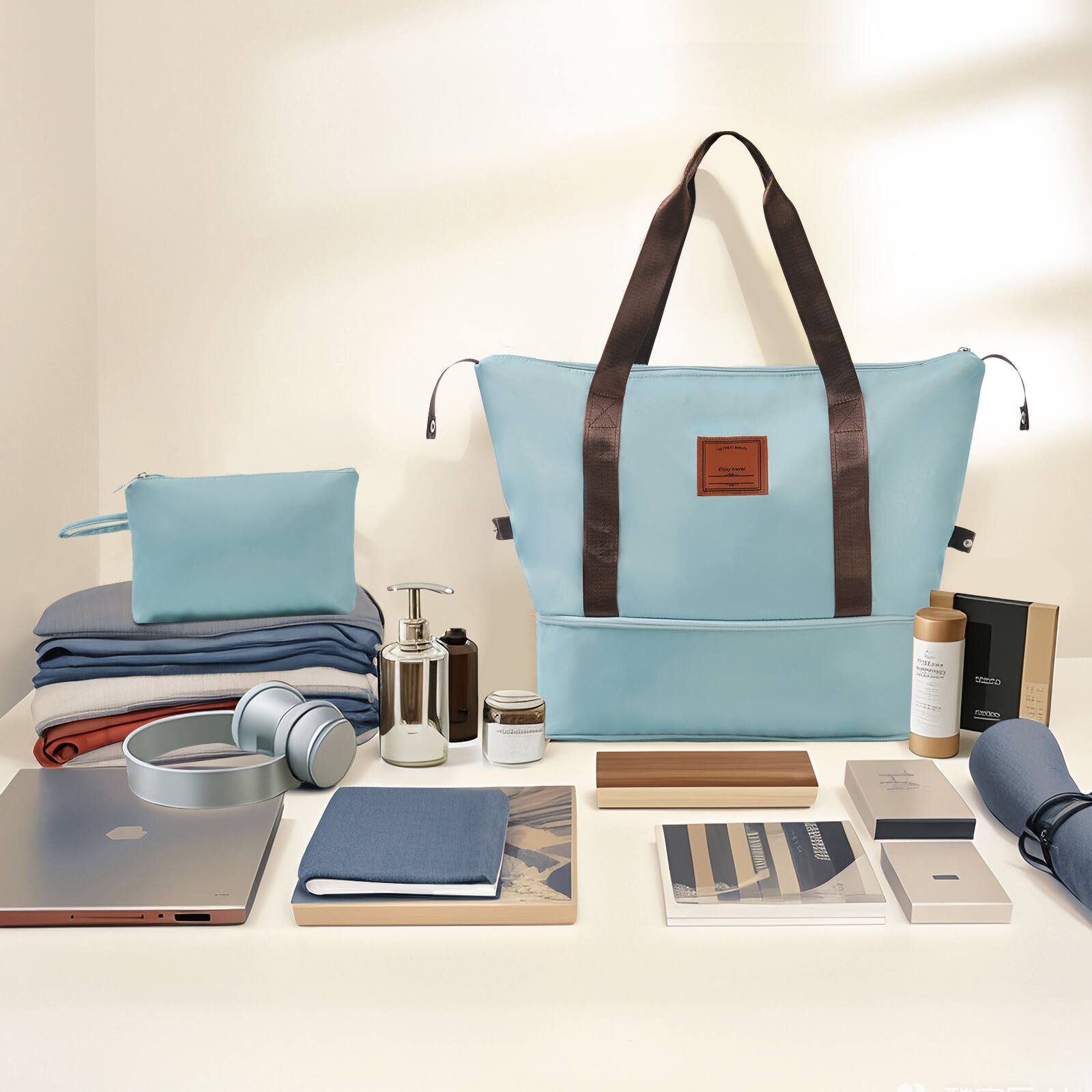 The text in the image is:

- "adda"
- "AUETRES"
- "I EER"