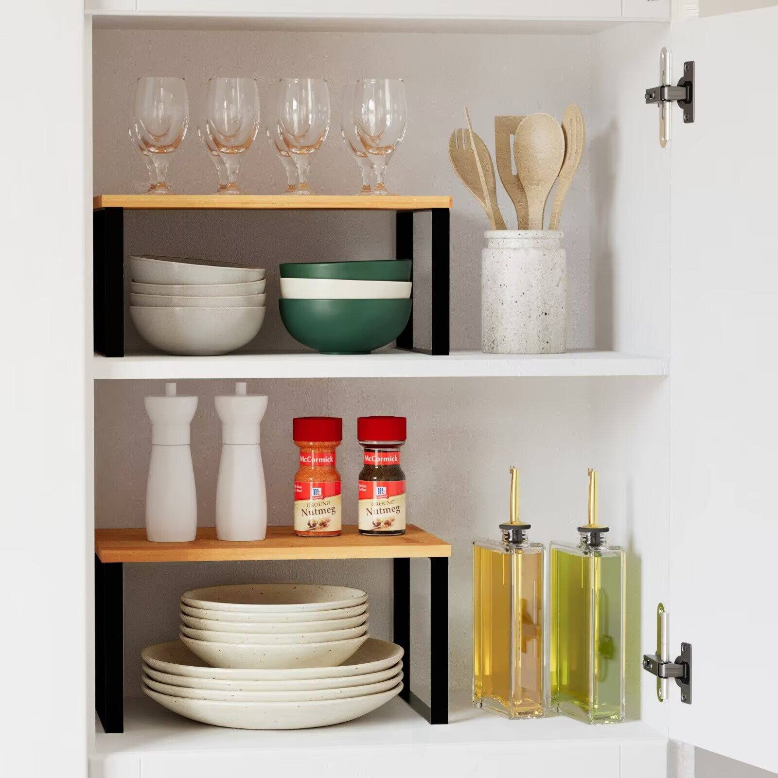 McCormick C AcCleick I LON E aru Nutmeg 2 an OUN Nutmeg