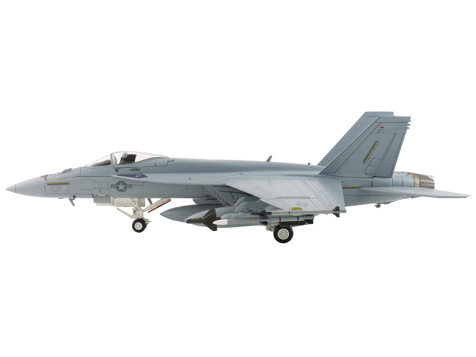 Angle. Hobby Master - Boeing F/A-18E Super Hornet Fighter Aircraft "Dagger Team (with decals)" United States Navy "Air Power Series" 1/72 - White.