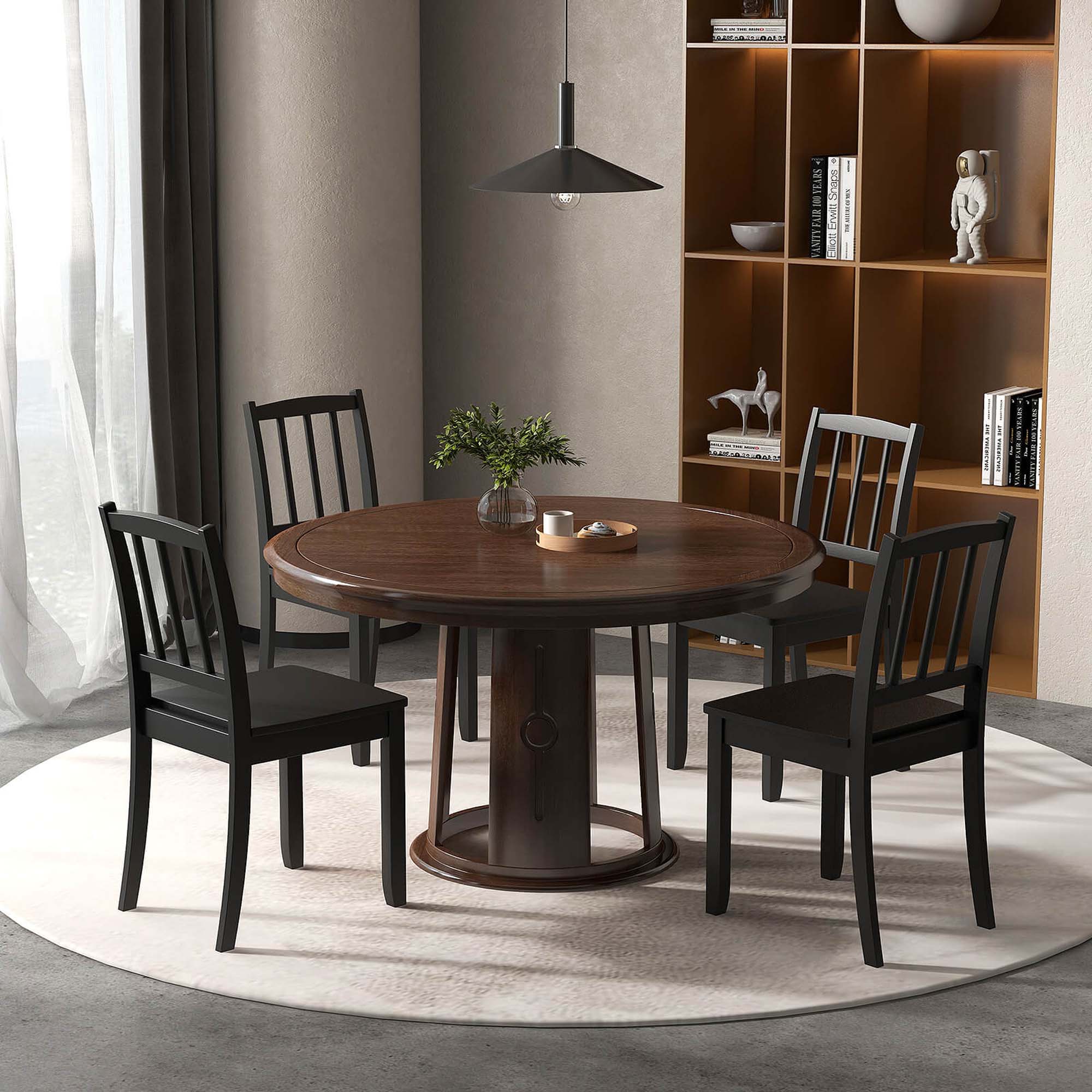 The text on the image is not coherent or organized. It does not provide any context or information about the scene.