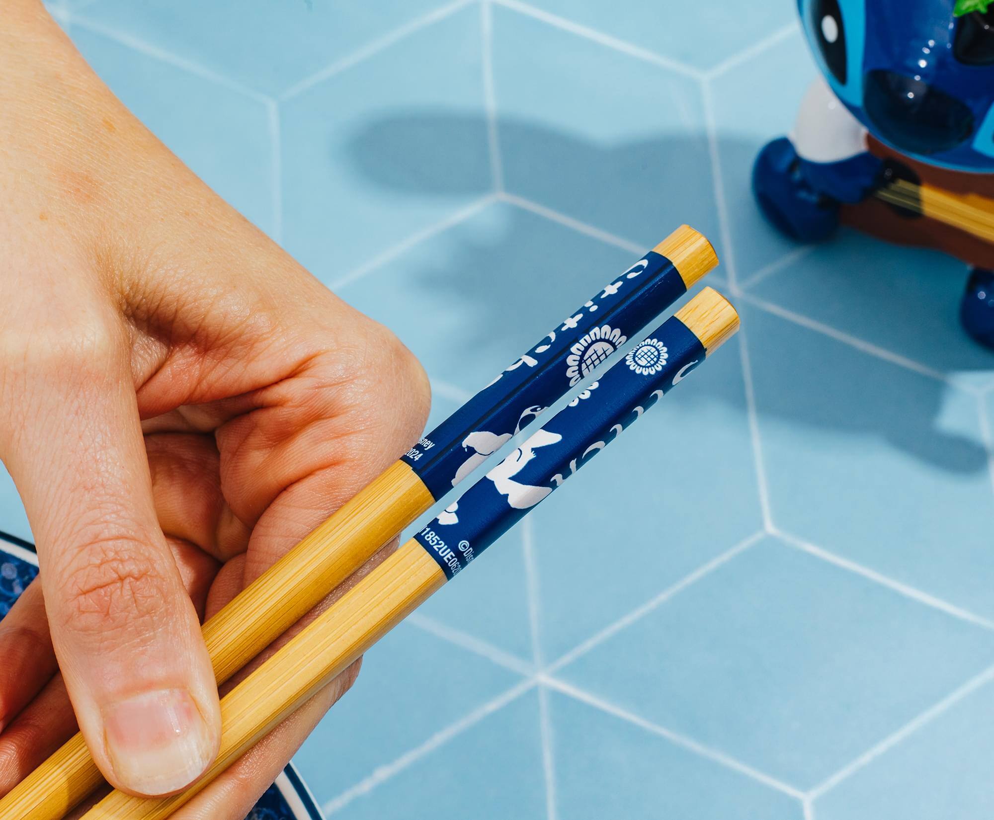 The text on the image reads:

"SONICOOOS
VUE 124
NY 3
1852UE06"