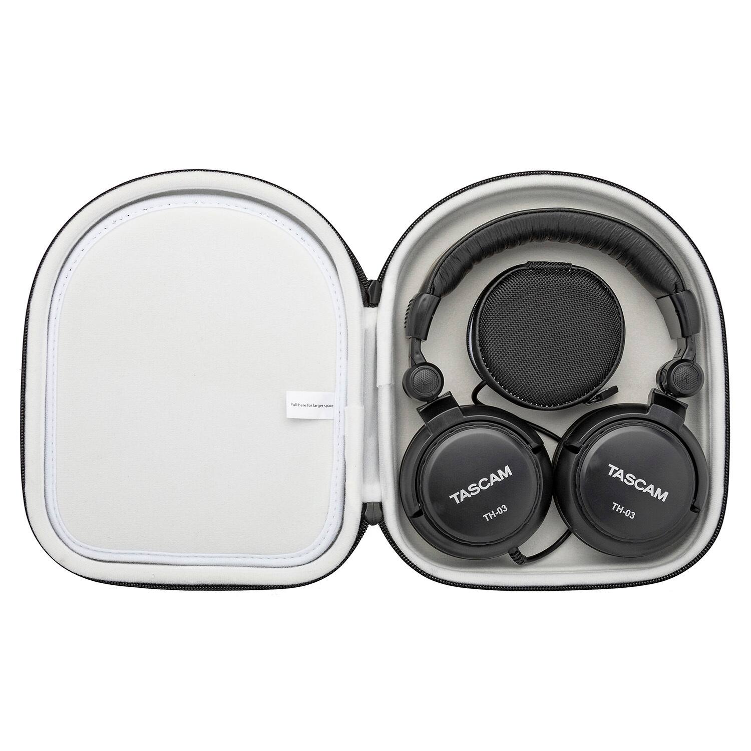 TASCAM TH-03  
TASCAM TH-03