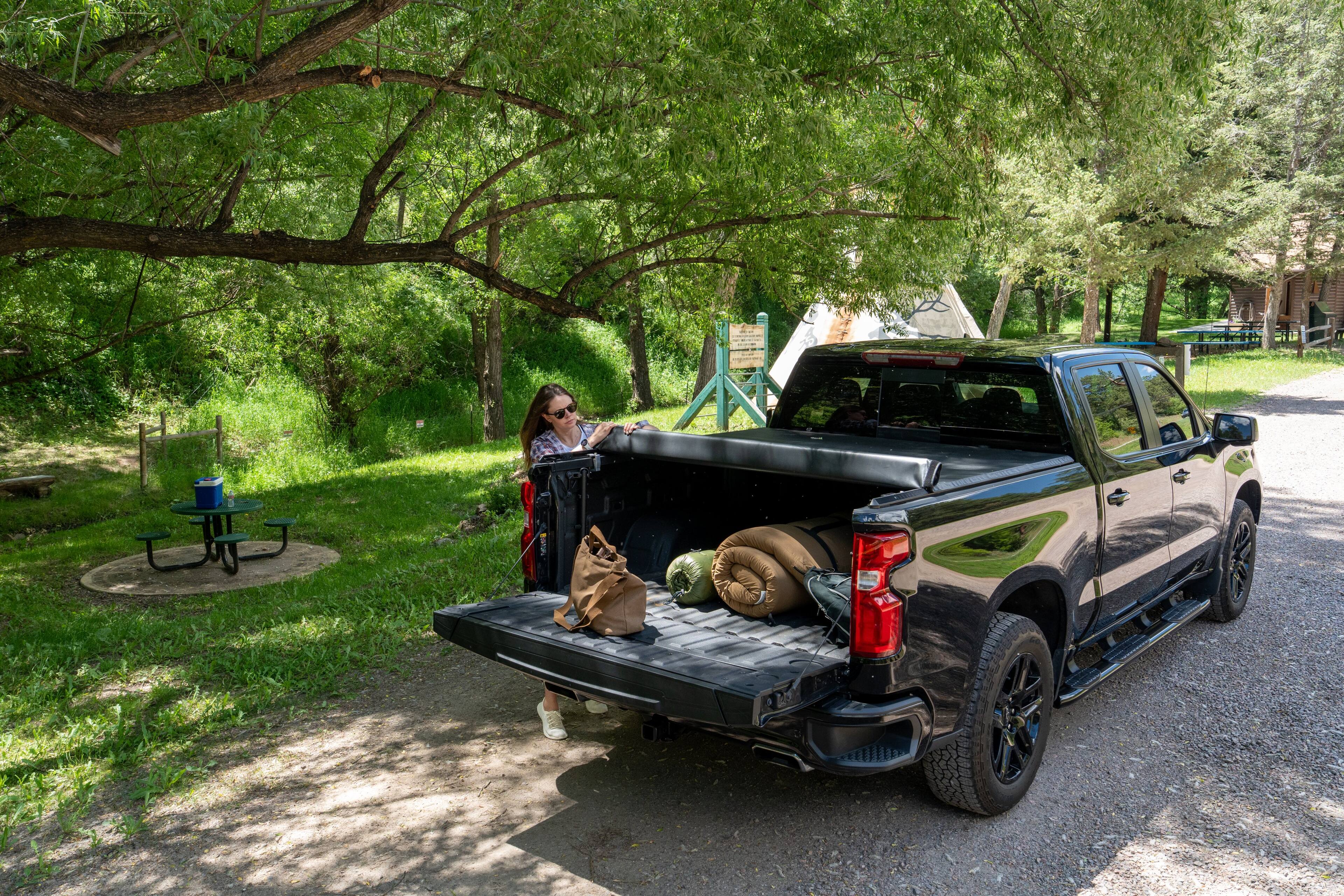 Alt View 2. Bestop - EZ-Roll Soft Tonneau - '07-Current Tundra; For 5.5 ft. bed - Black.