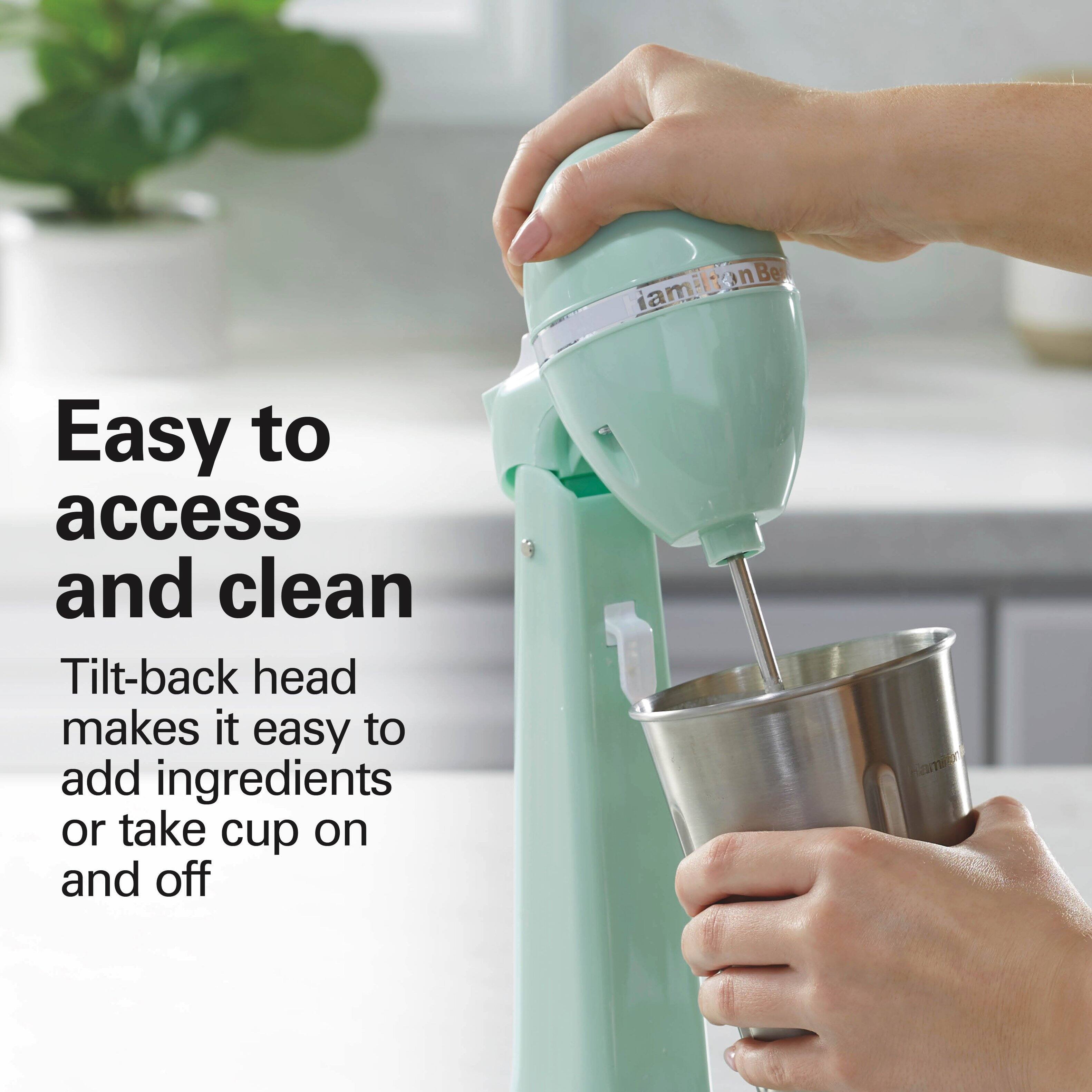 Easy to access and clean  
Tilt-back head makes it easy to add ingredients or take cup on and off