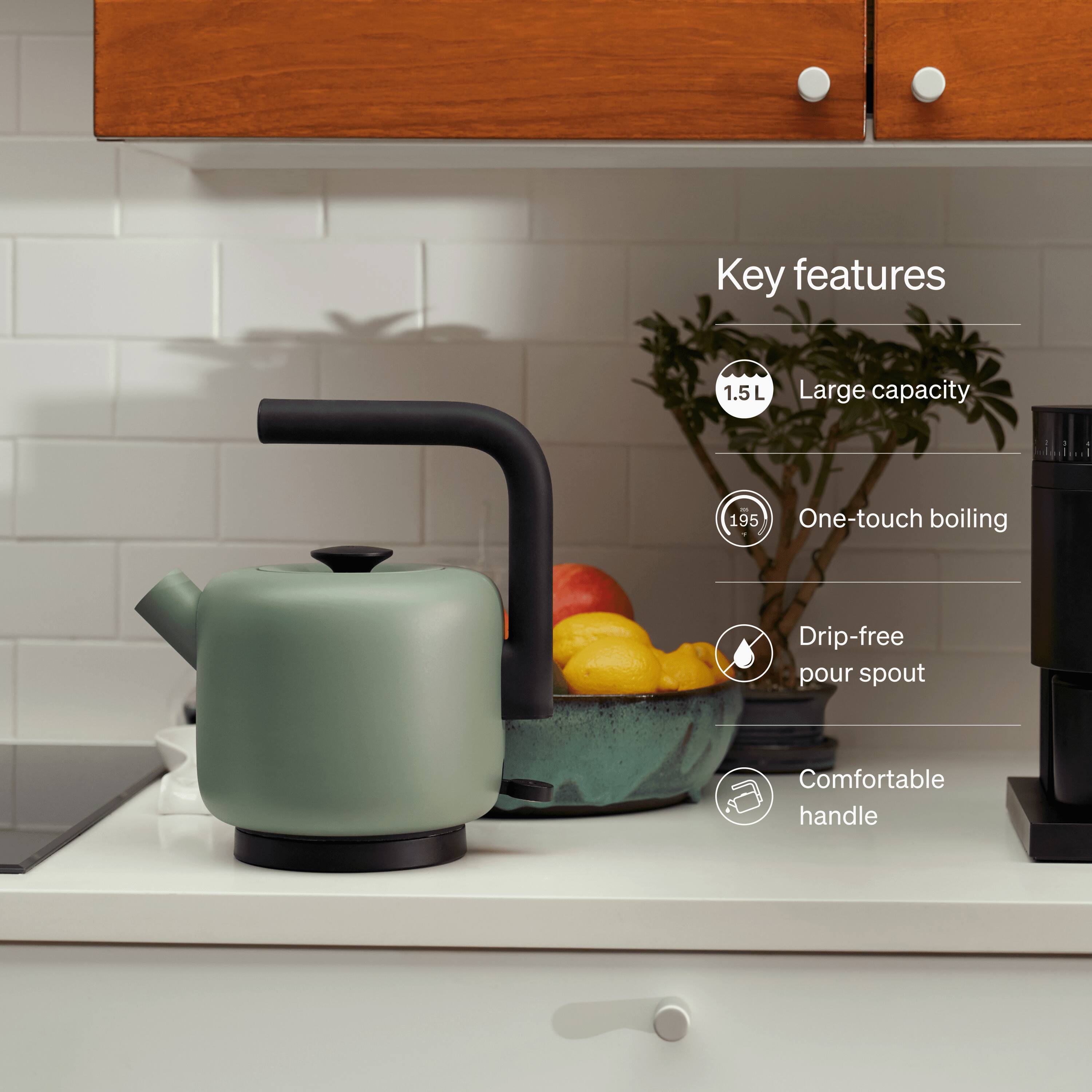 Key features
1.5L Large capacity
195 One-touch boiling
Drip-free pour spout
Comfortable handle
