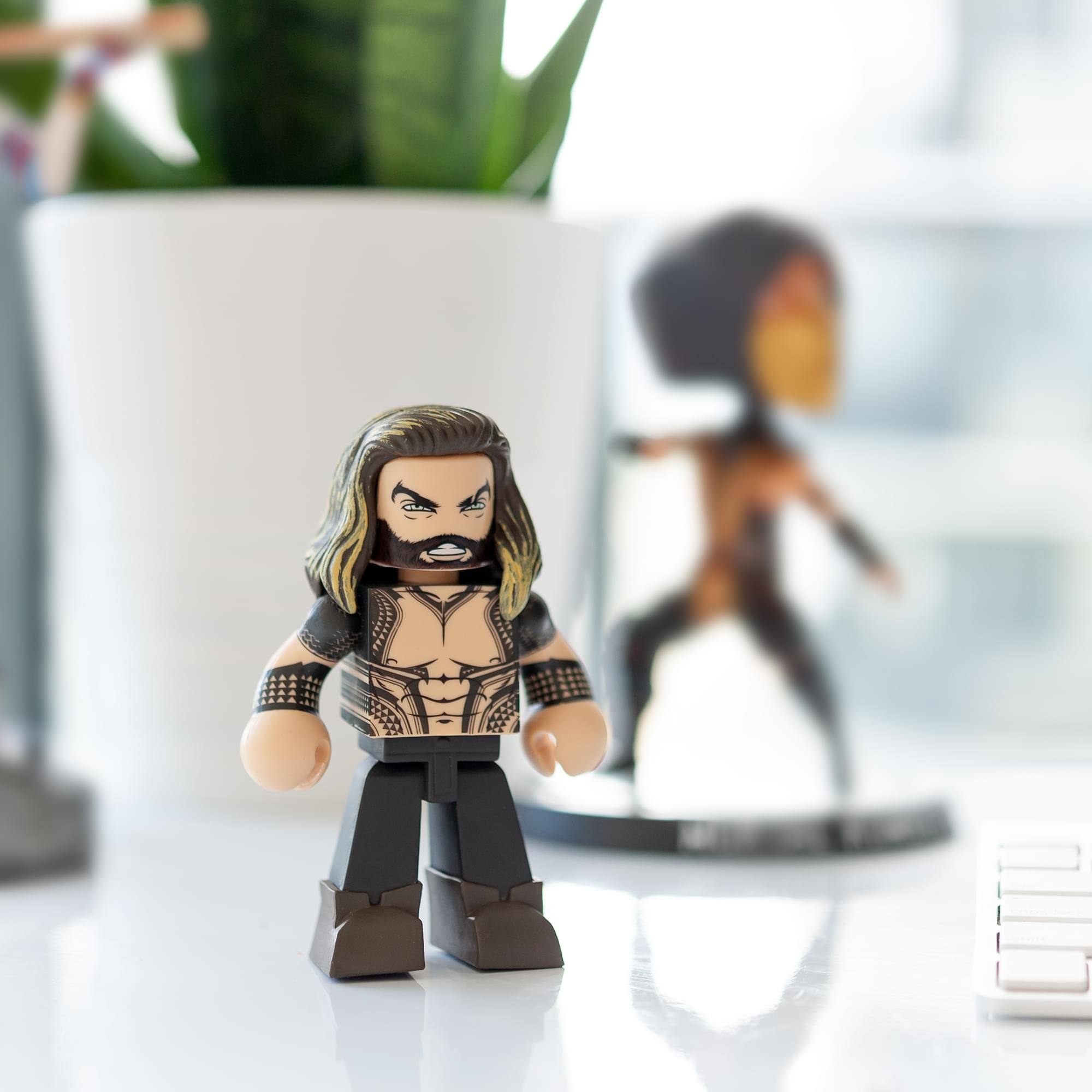 Alt View 3. Diamond Comic - Justice League Arthur Curry/Aquaman (Toynk Exclusive) 4" Vinimate Vinyl Figure - Multi-Color.