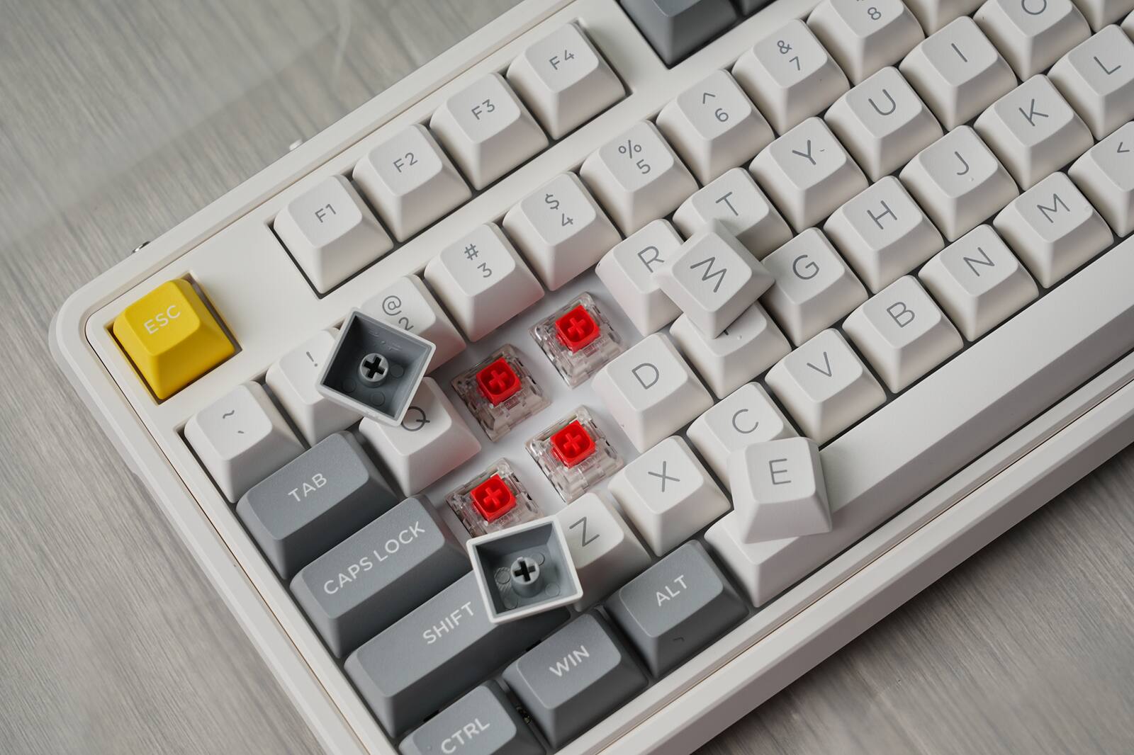 ESC ~ 1 ! 2 @ 3 # 4 $ 5 % 6 ^ 7 & 8 * 9 ( 0 ) - _ + = TAB F1 F2 F3 F4 Q W E R T Y U I O P [ ] { } \ | CAPS LOCK A S D F G H J K L ; : ' " ENTER Z X C V B N M , . / SHIFT WIN CTRL ALT