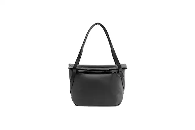 Front. Peak Design - Everyday Tote V2 15L - Black.
