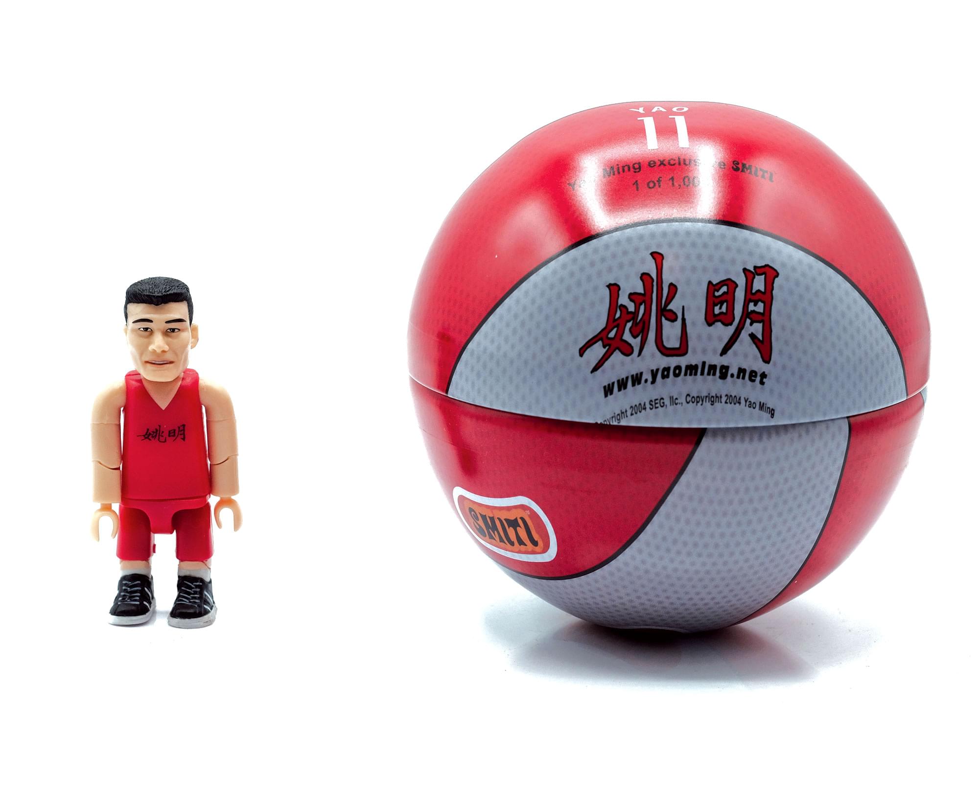 Sure, here is the corrected and grouped text from the image:

---

**Basketball:**

- Yao Ming
- www.yaoming.net
- Copyright 2004 Yao Ming
- 11
- Ming exclusive
- 1 of 1,000
- SMITL

**Toy Figure:**

- Yao Ming

---

This text is grouped based on the items in the image.
