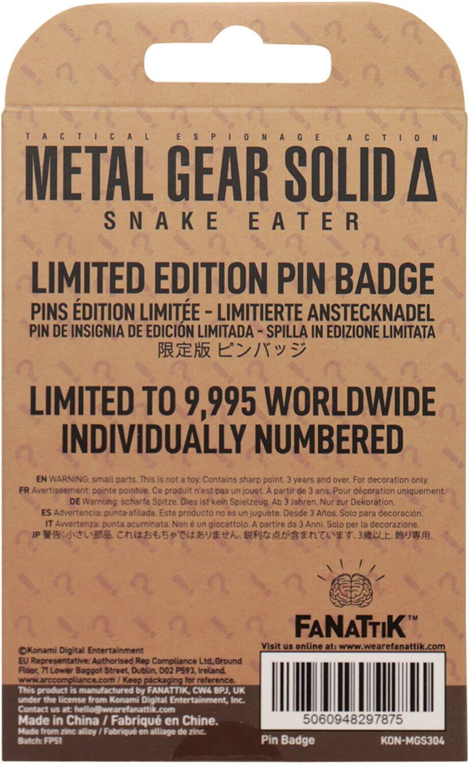 **Tactical Espionage Action**

**Metal Gear Solid 4: Snake Eater**

**Limited Edition Pin Badge**

- **Pins Édition Limitée - Limitierte Anstecknadel - Pin de Insignia de Edición Limitada - Spilla in Edizione Limitata - 限定版ピンバッジ**

**Limited to 9,995 Worldwide Individually Numbered**

**Warning: Small parts. This is not a toy. Contains sharp point. 3 years and over. For decoration only.**

- **EN Warning: small parts. This is not a toy. Contains sharp point. 3 years and over. For decoration only.**
- **FR Avertissement: pointe pointue. Ce produit n'est pas un jouet. À partir de 3 ans. Pour décoration uniquement.**
- **DE Warnung: scharfe Spitze. Dies ist kein Spielzeug. Ab 3 Jahren. Nur zur Dekoration.**
- **ES Advertencia: punta afilada. Este producto no es un juguete. Desde 3 años. Solo para decoración.**
- **IT Avvertenza: punta acuminata. Non è un giocatt