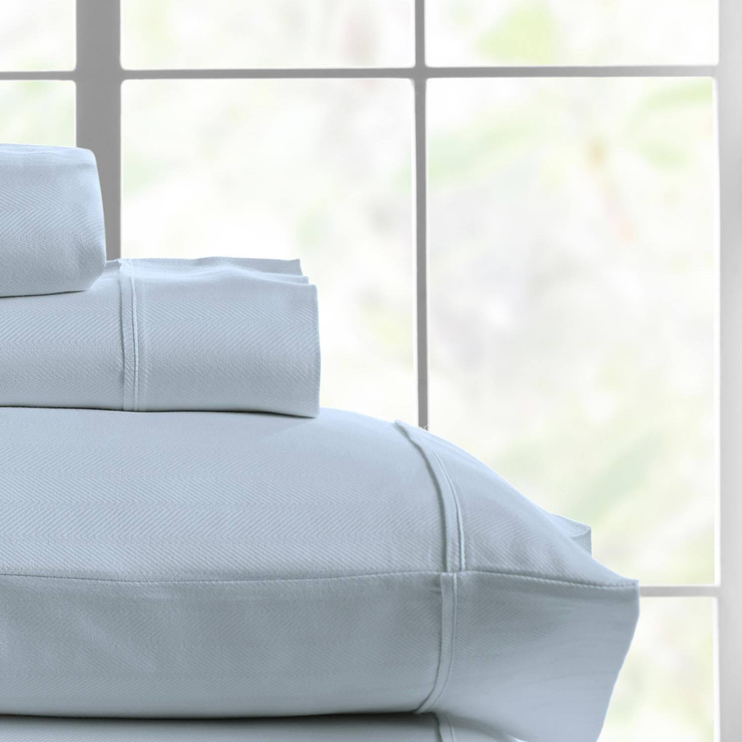 Angle. Knightsbridge - Knightsbridge 600 Thread Count Jacquard Herringbone Sheet Set in Light Blue - 4 Pieces - Light Blue.