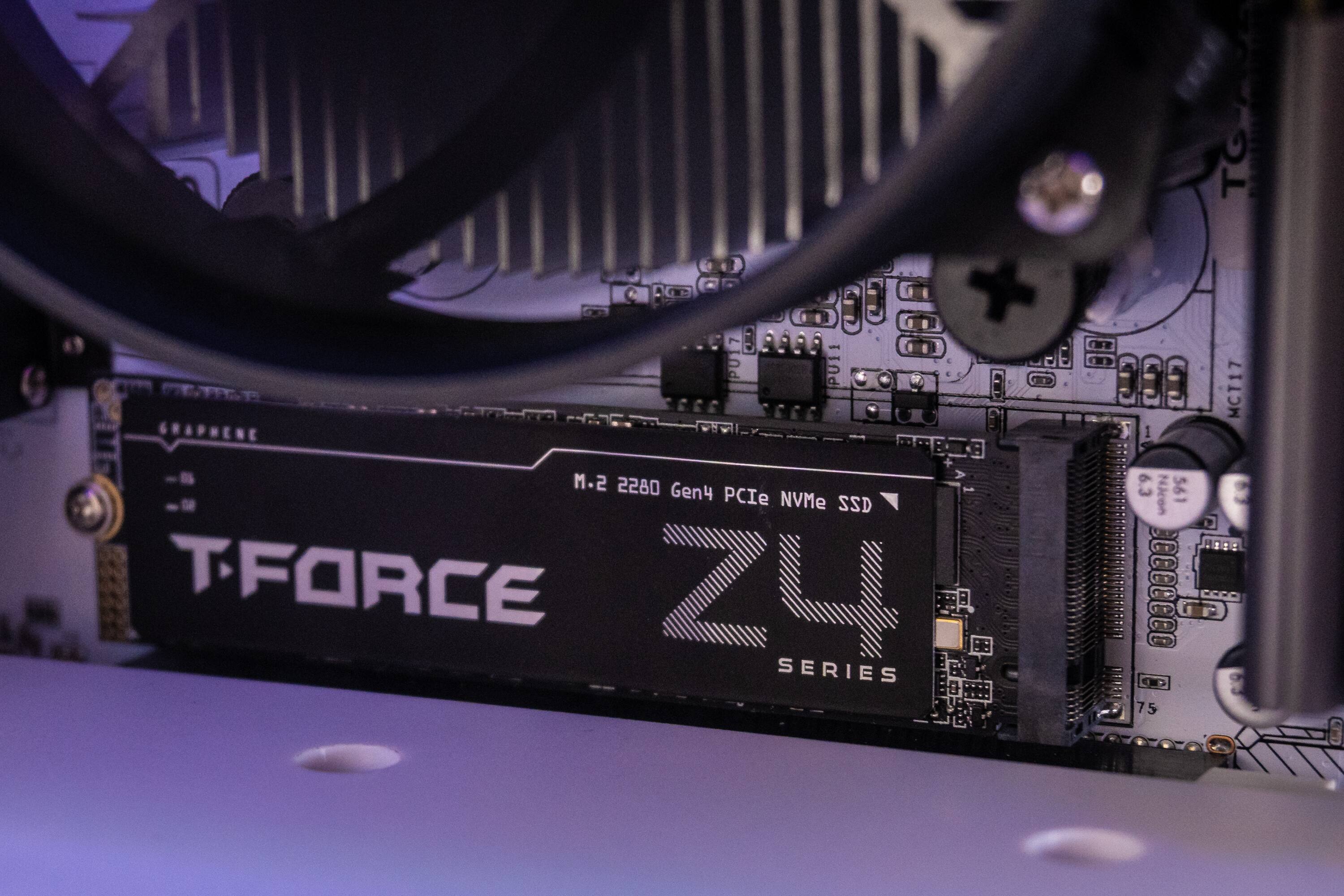 TG PUT PU1 E GRAPHENE M.2 2280 Gen4 PCIe NVMe SSD TFORCE Z4 SERIES 6.3 Nicon 561 . 75 MCT17