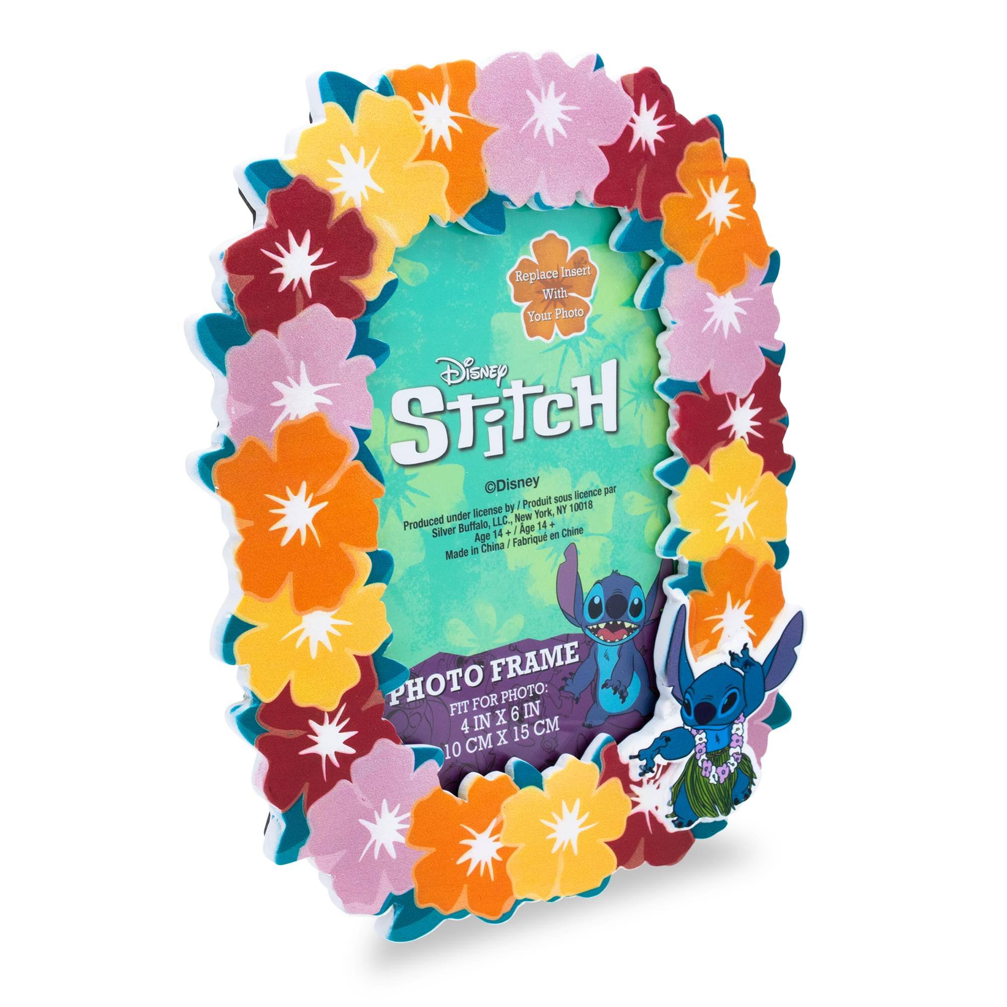 Replace Insert With Your Photo  
Disney STITCH  
Disney  
Produced under license by Silver Buffalo, LLC, New York, NY 10016  
Made in China  
Age 14+  
PHOTO FRAME  
FIT FOR PHOTO: 4 IN X 6 IN  
10 CM X 15 CM