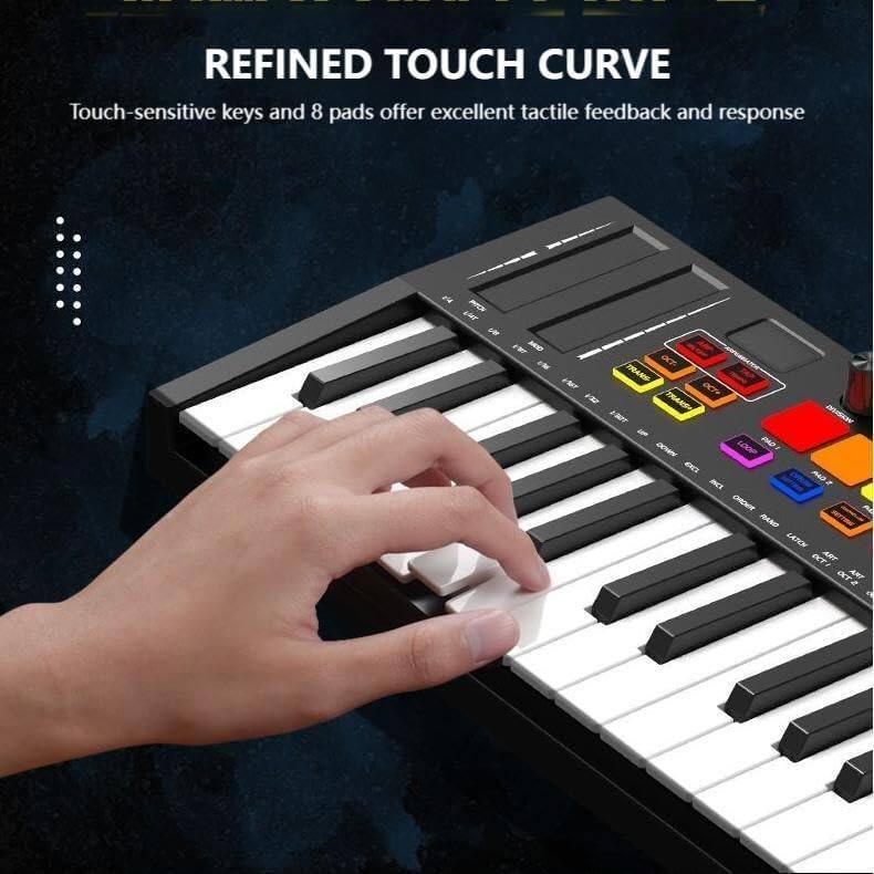 REFINED TOUCH CURVE  
Touch-sensitive keys and 8 pads offer excellent tactile feedback and response