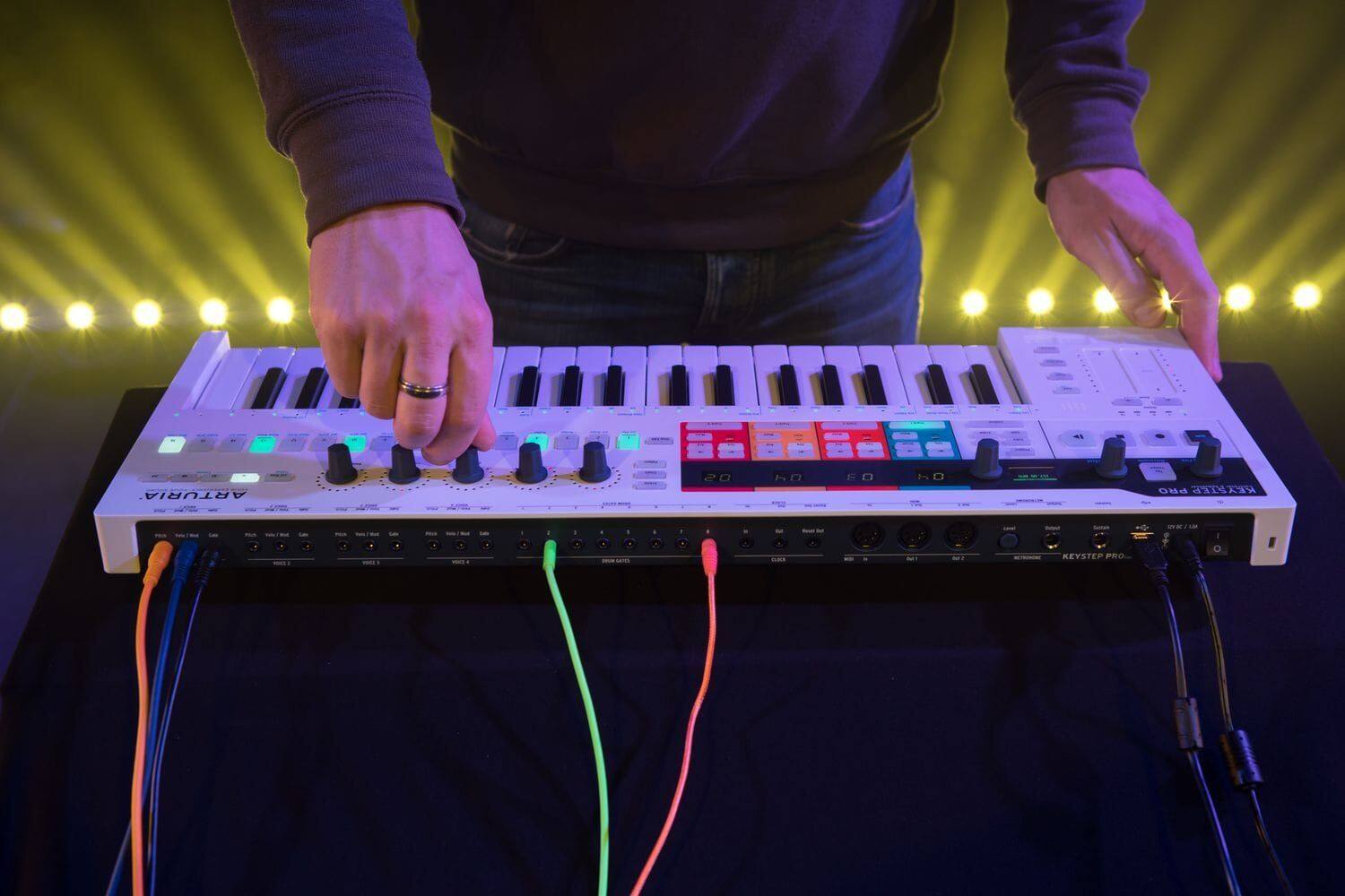 ARTURIA PROKEYATE i a  
- - - - S - KEYSTEP PRO -R F1M - o