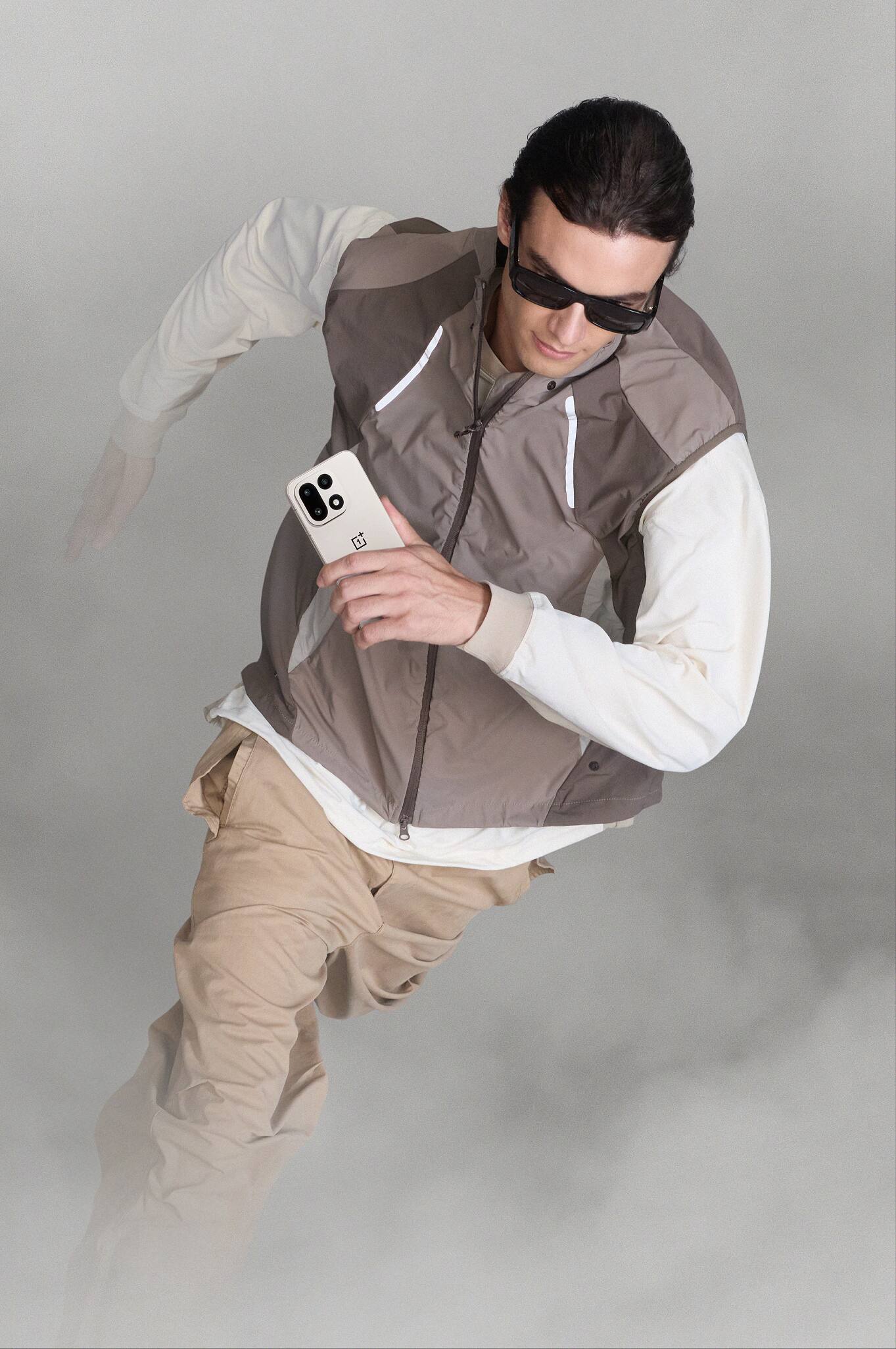 Alt View 16. OnePlus - 15 512GB (Unlocked) - Sand Storm.