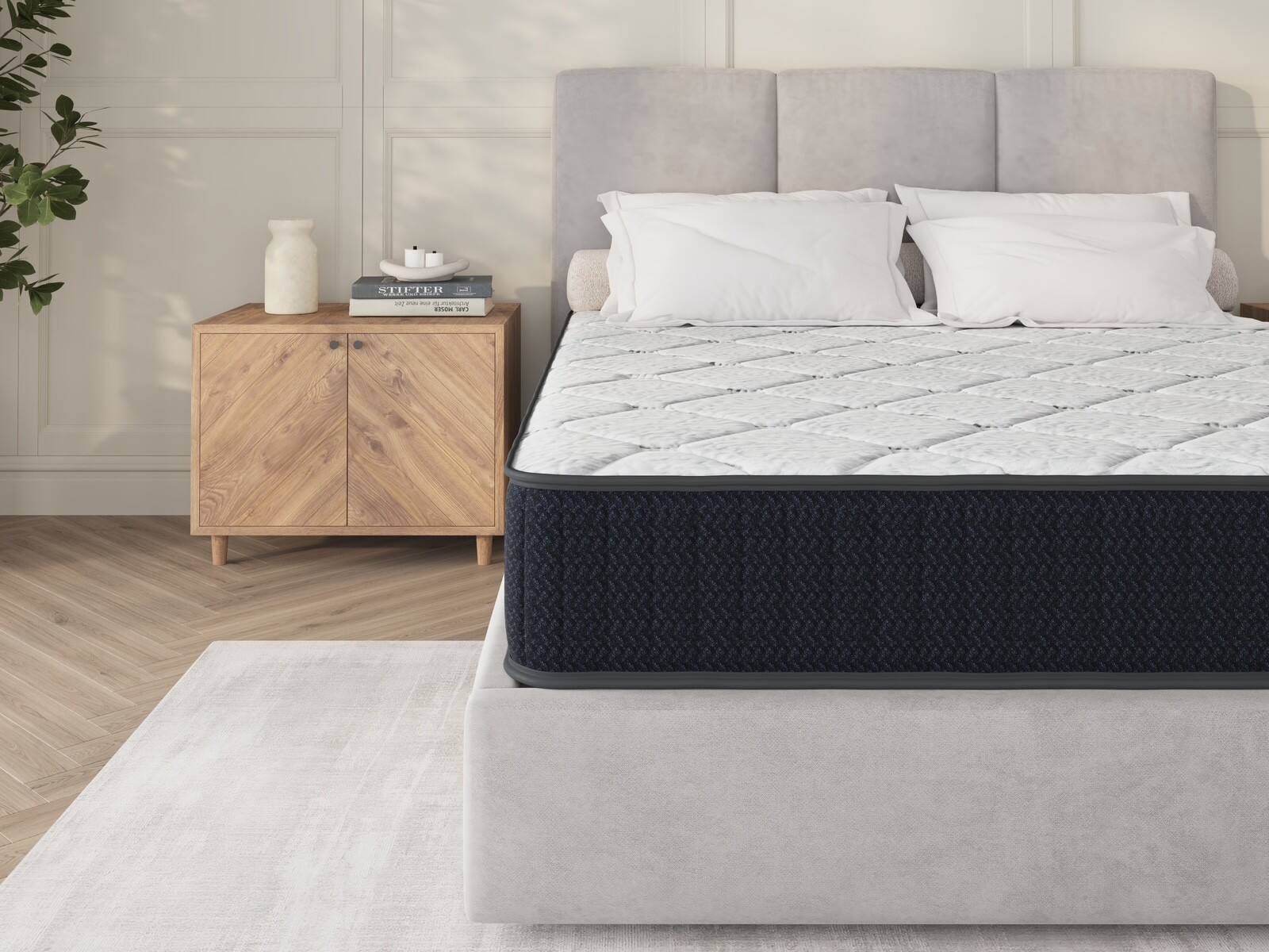 Sure, here is the corrected text:

- SUDER
- ErSeN
- STUDIO
- 1878
- ER
- 1878