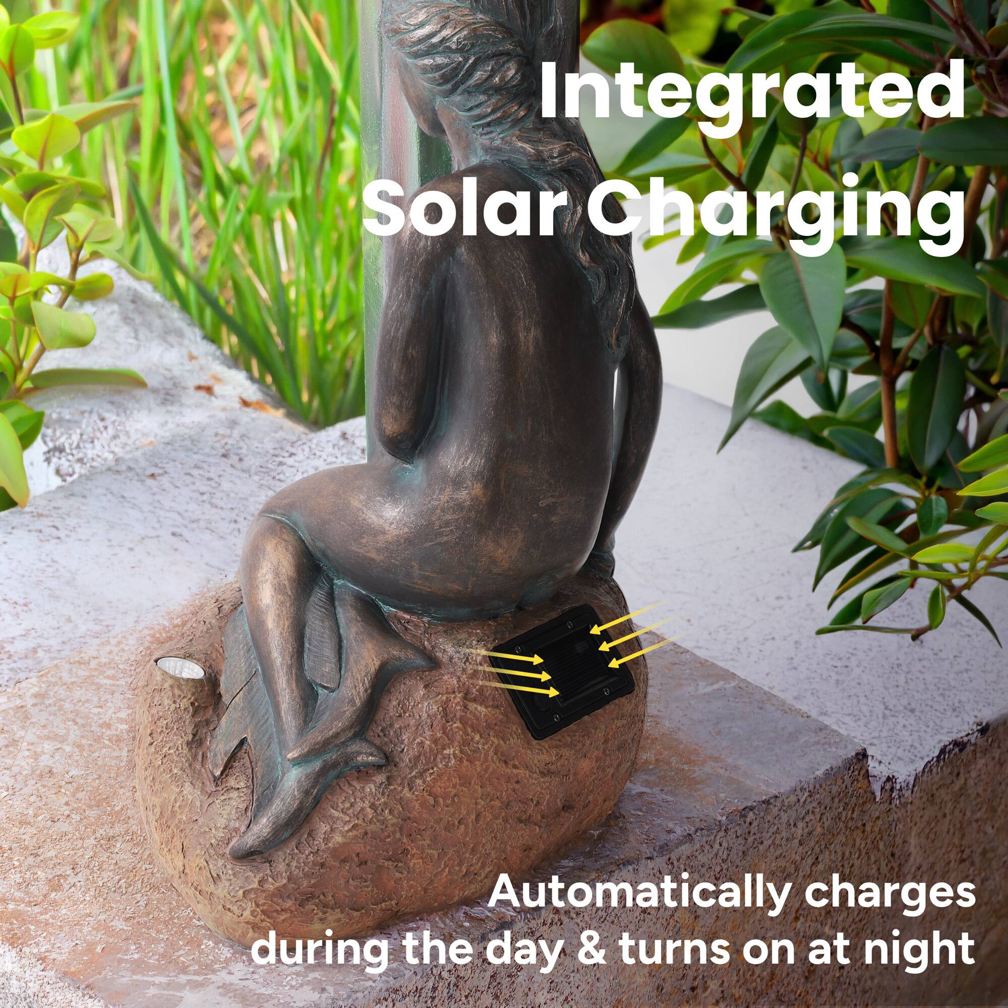 Integrated Solar Charging  
Automatically charges during the day & turns on at night
