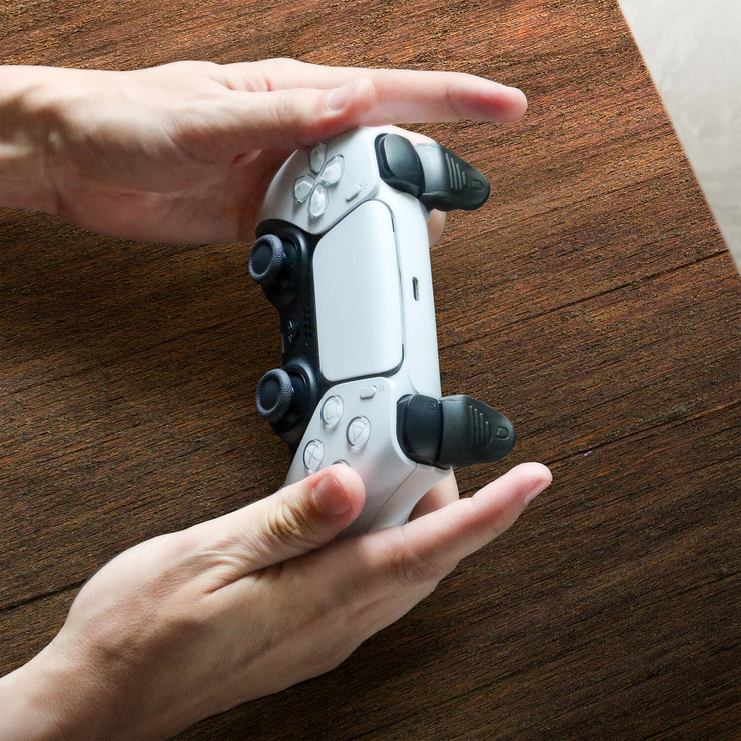 Left. Bionik - Power - BIONIK Power Stand PRO and Quickshot Pro - Multicolor.