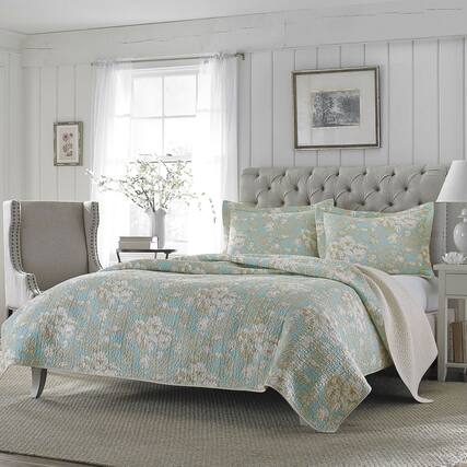 Front. Hivvago - Full / Queen 3-Piece Cotton Quilt Set in Seafoam Blue Beige Floral Pattern - Seafoam Blue, Beige.