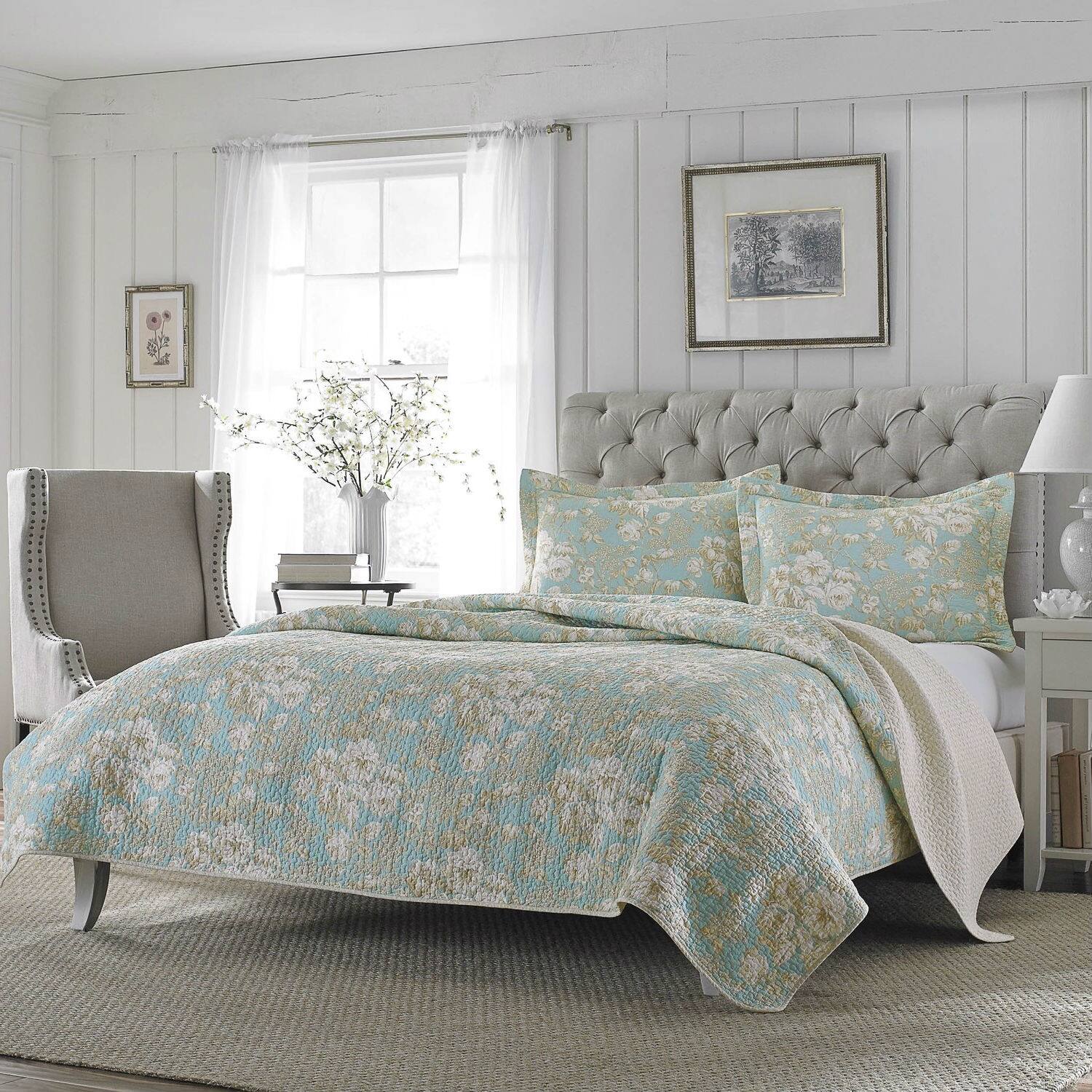 Front. Hivvago - Full / Queen 3-Piece Cotton Quilt Set in Seafoam Blue Beige Floral Pattern - Seafoam Blue, Beige.