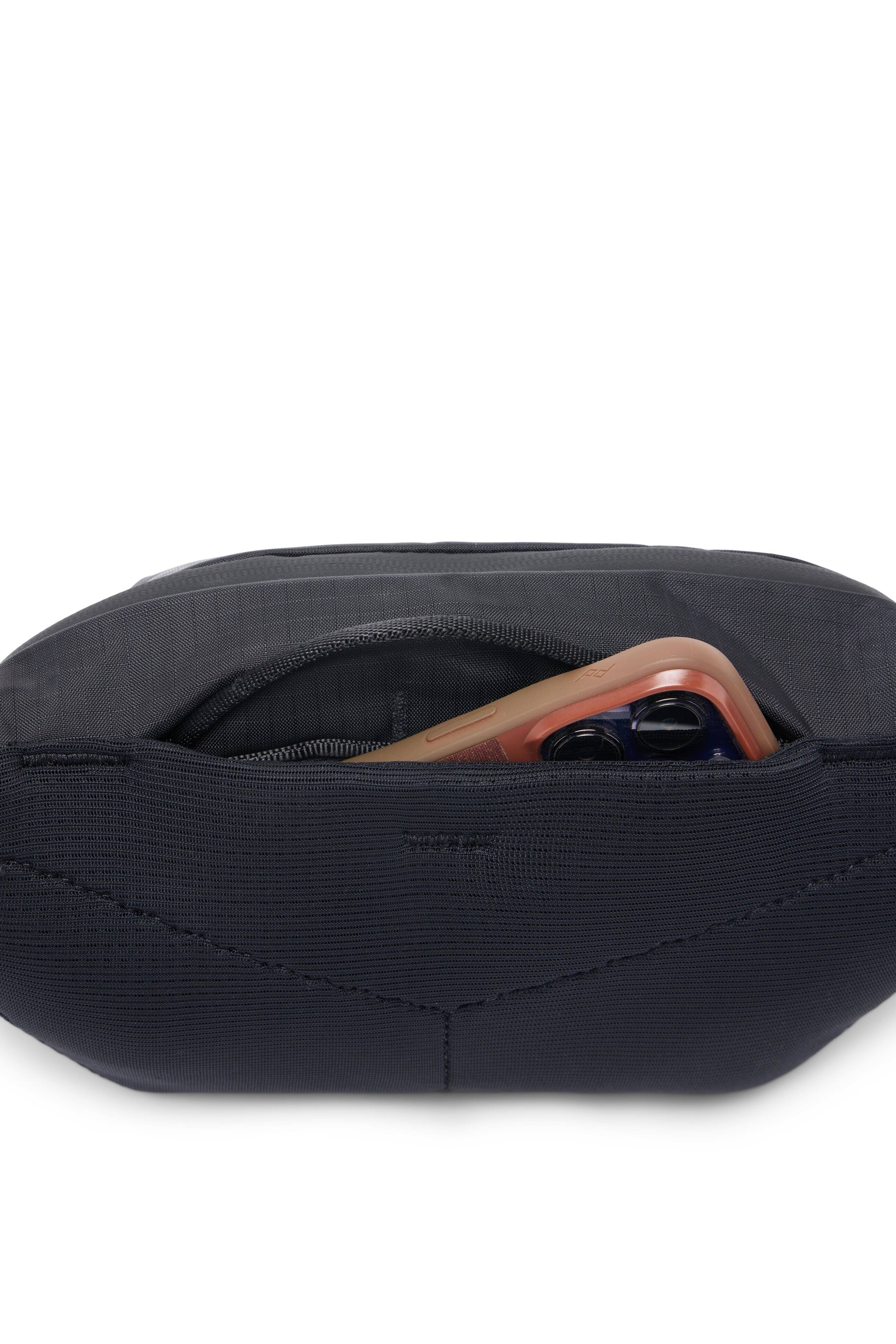 Alt View 13. Peak Design - Outdoor Sling 2L - Black.