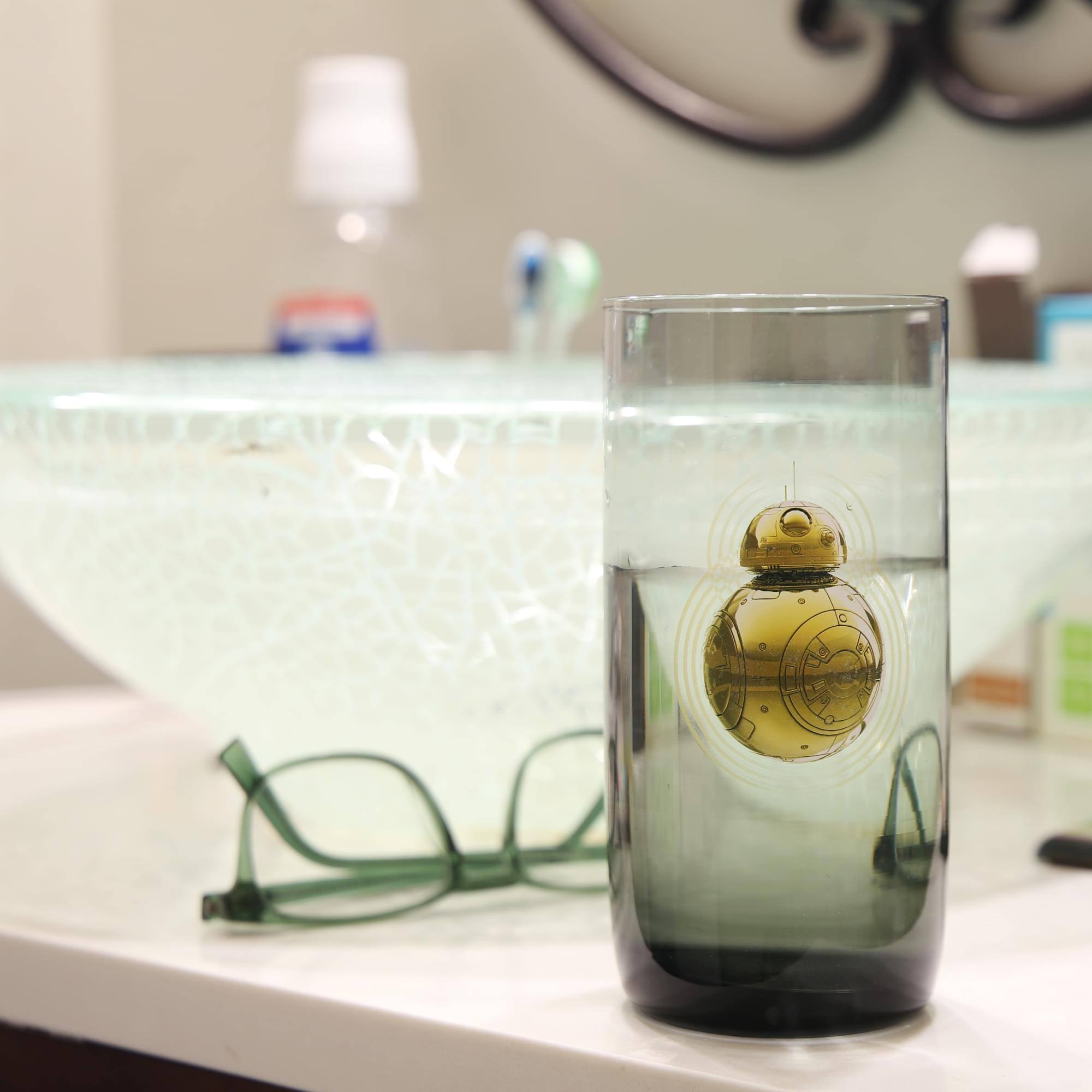 Alt View 5. Star Wars - Star Wars: The Force Awakens 20oz Black Glass Tumbler - BB-8 - Black.