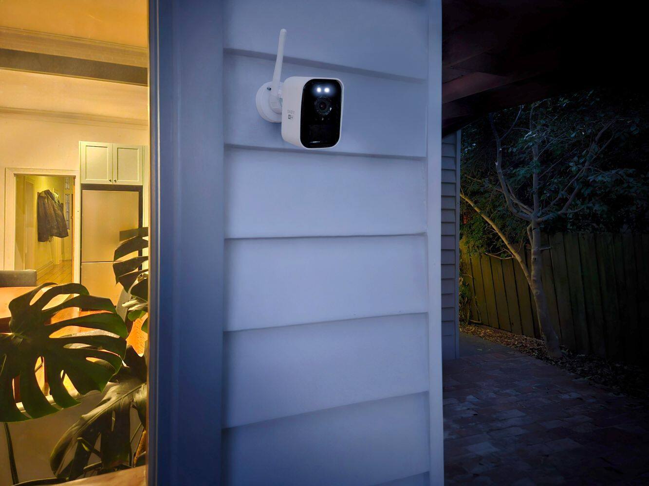 Angle. Swann - Swann MaxRanger 4K Mini Security System 4 Wireless IP Security Cameras, Night Vision, Thermal Motion Detect, 64GB - White.