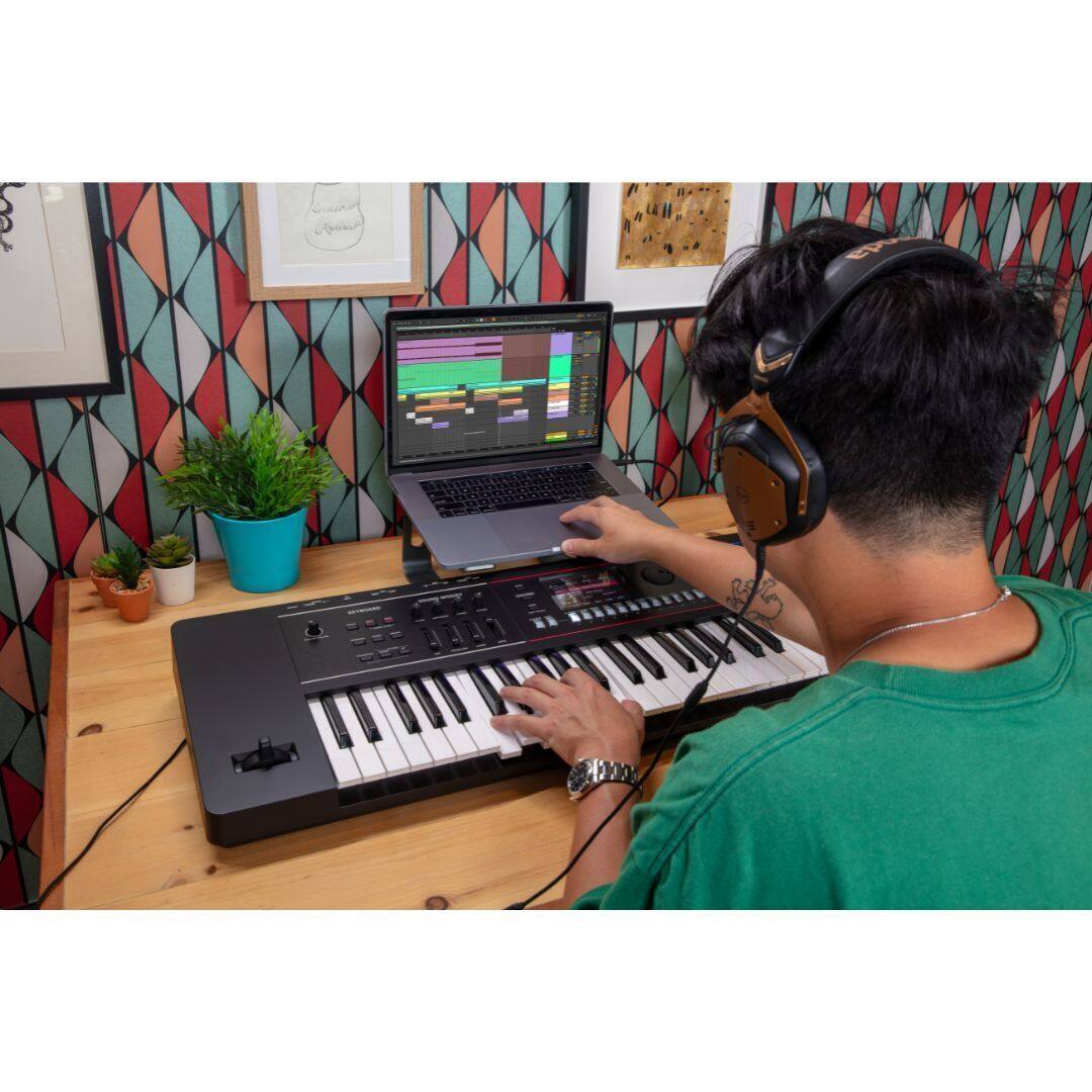 Back. Roland - Roland JUNO-D6 61-Key Keyboard Synthesizer.