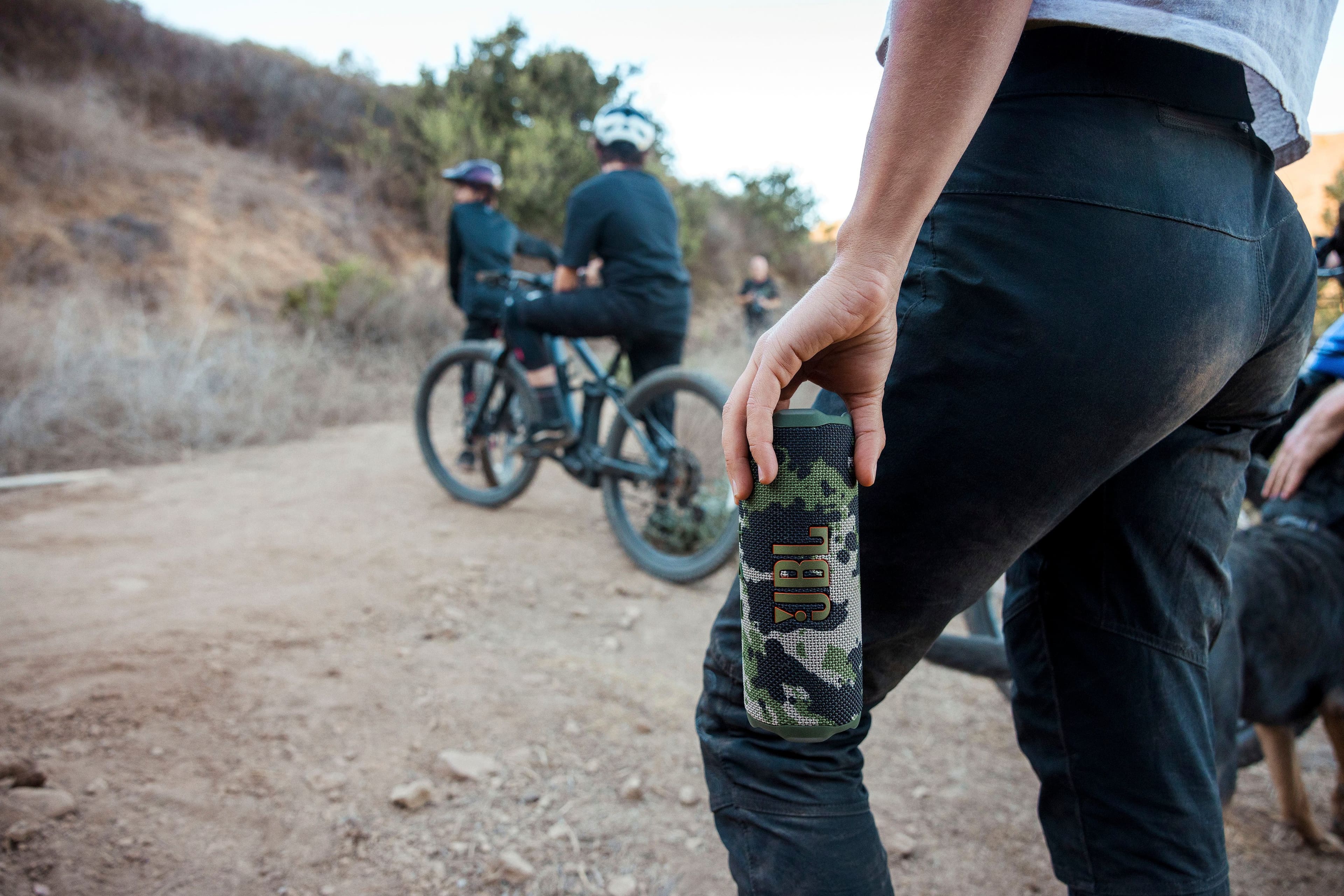 Alt View 9. JBL - JBL Flip 7 - Portable waterproof and drop-proof speaker - 2025 - Black.