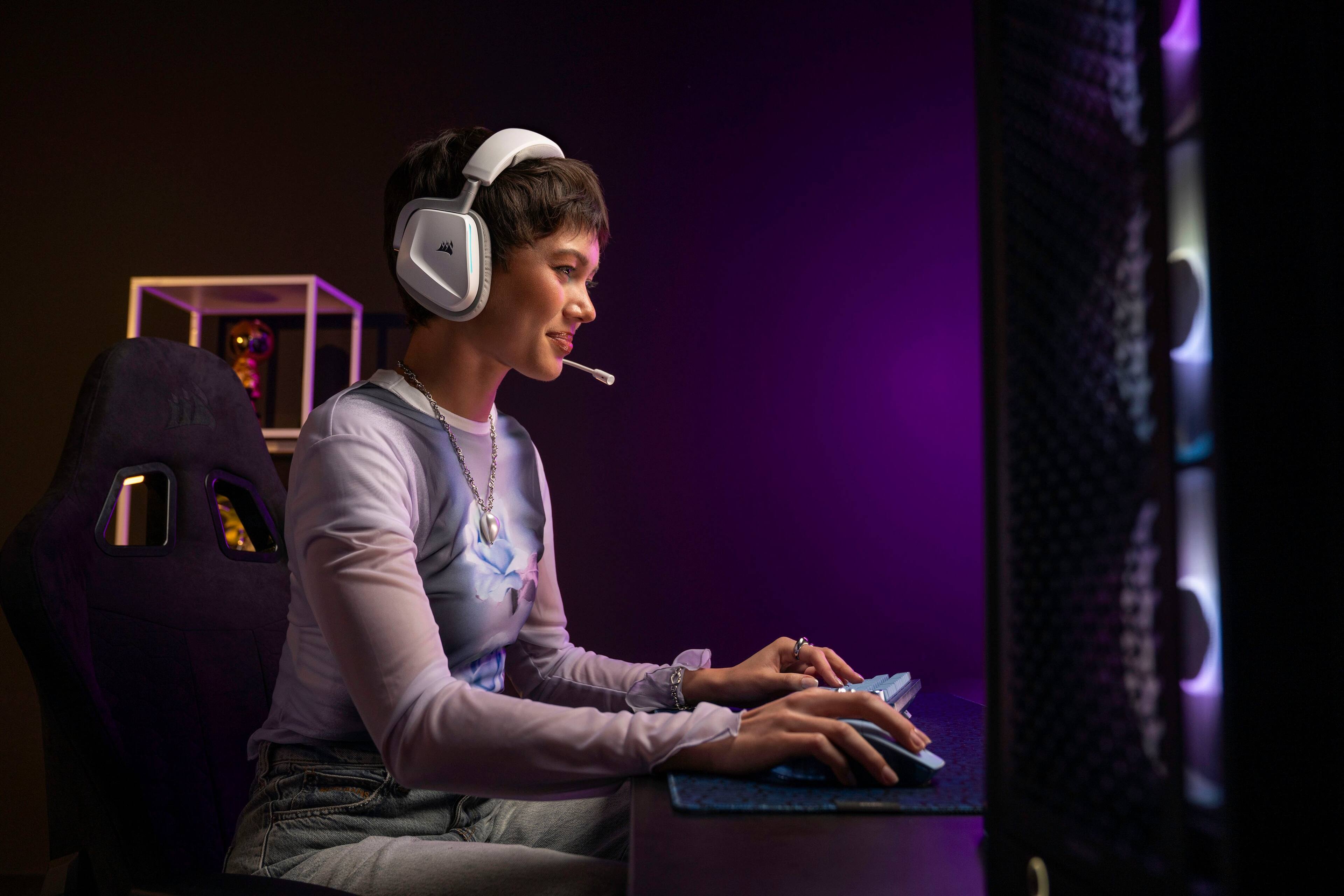 Alt View 8. CORSAIR - VOID v2 Wireless Gaming Headset for PC, PS5, PS4, Nintendo Switch, and Mobile - White.